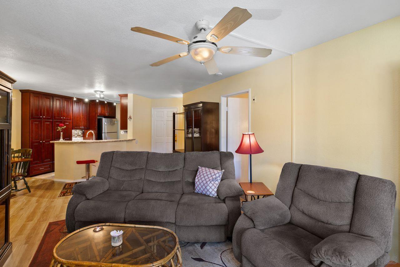 Detail Gallery Image 7 of 27 For 7263  Camino Degrazia  #33,  San Diego,  CA 92111 - 2 Beds | 2 Baths