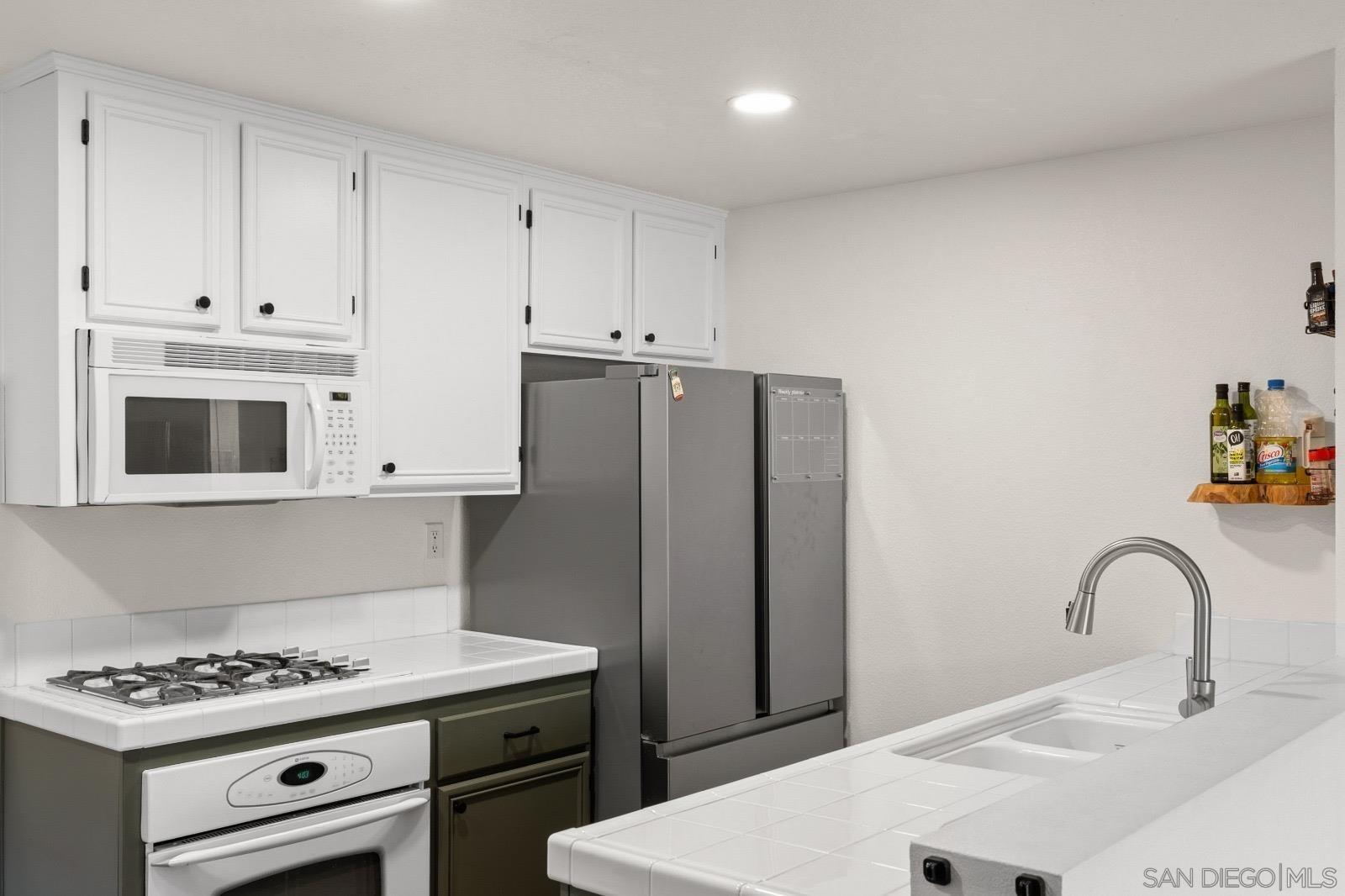 Detail Gallery Image 5 of 24 For 9728  Marilla Dr  #805,  Lakeside,  CA 92040 - 1 Beds | 1 Baths