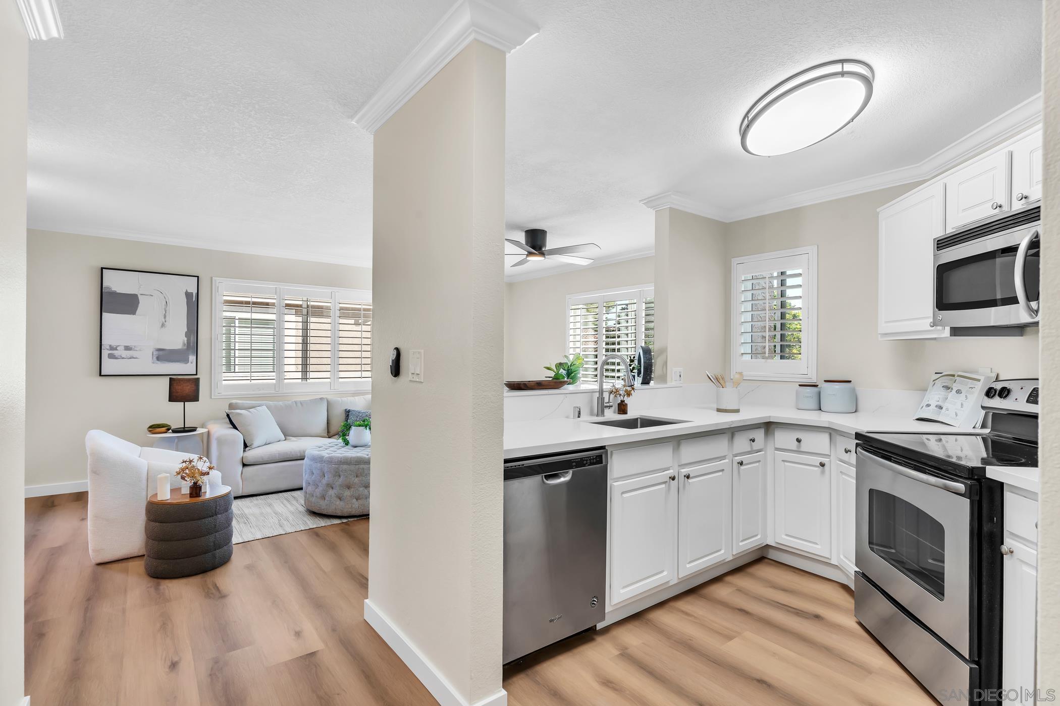 Detail Gallery Image 4 of 38 For 7545  Charmant Dr  #1322,  San Diego,  CA 92122 - 1 Beds | 1 Baths