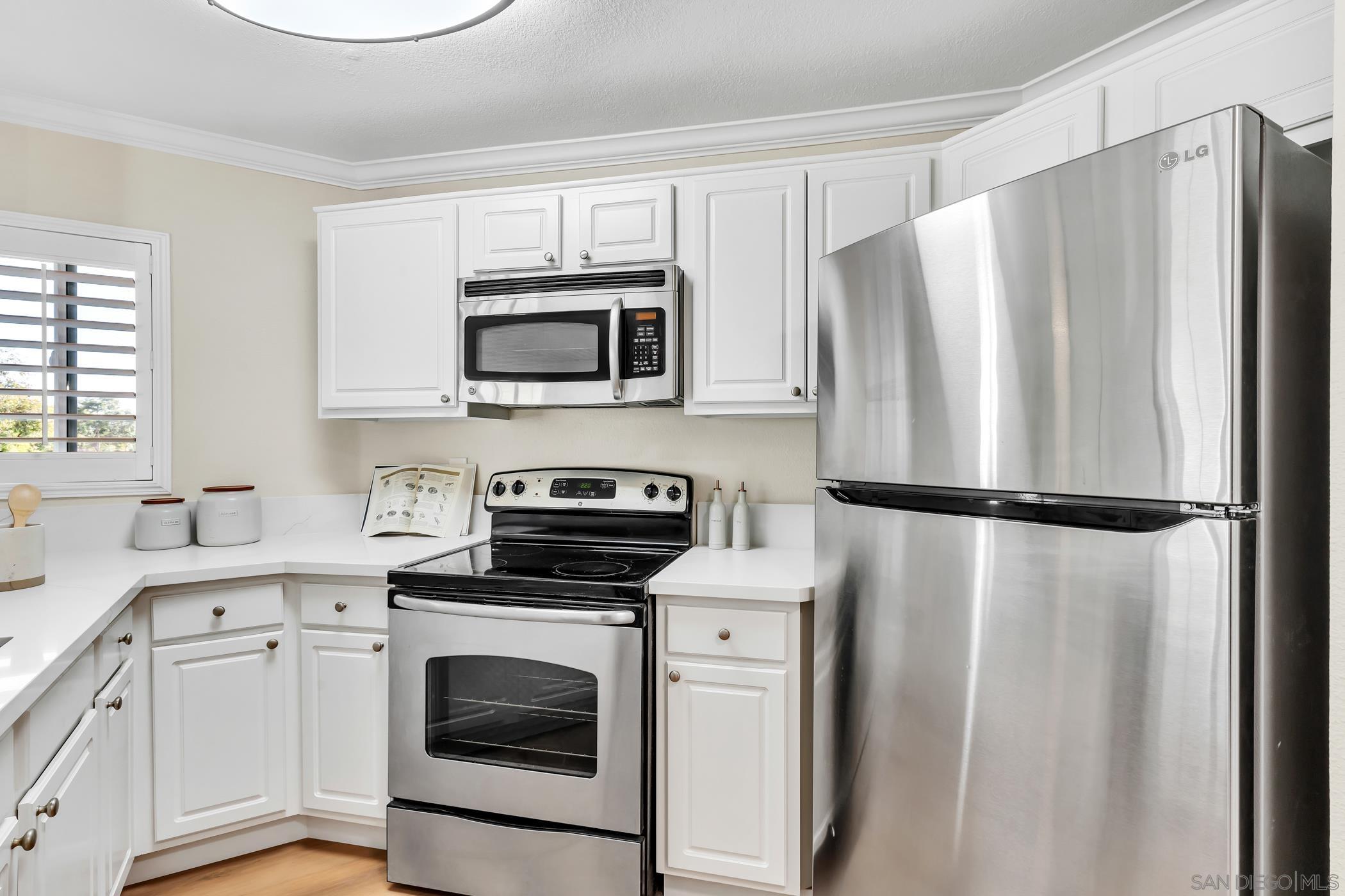 Detail Gallery Image 6 of 38 For 7545  Charmant Dr  #1322,  San Diego,  CA 92122 - 1 Beds | 1 Baths