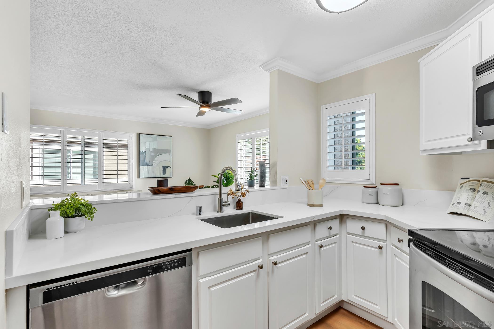 Detail Gallery Image 7 of 38 For 7545  Charmant Dr  #1322,  San Diego,  CA 92122 - 1 Beds | 1 Baths