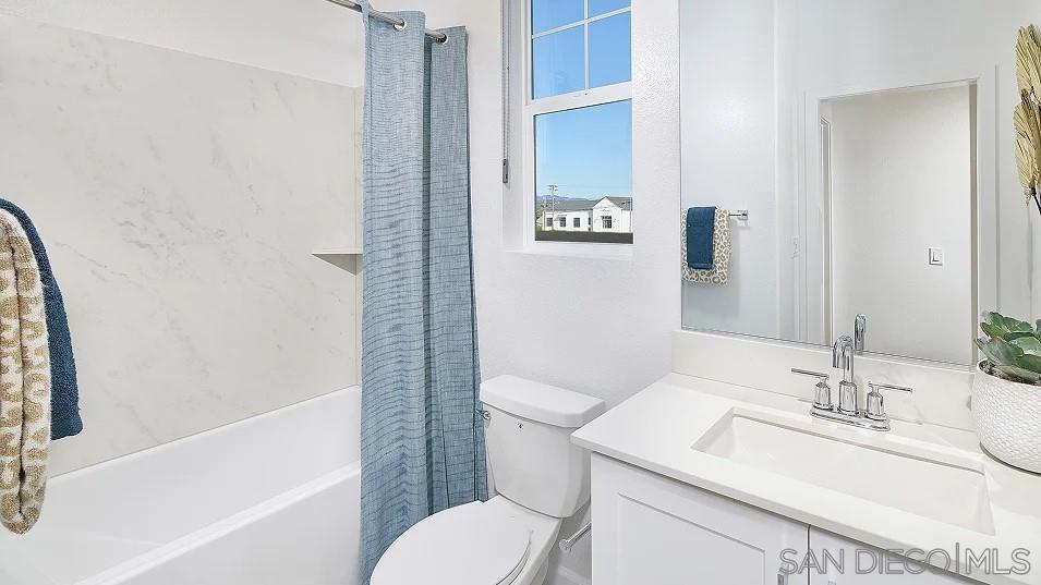 Detail Gallery Image 11 of 26 For 130  Mellano Way, Oceanside,  CA 92057 - 4 Beds | 4 Baths