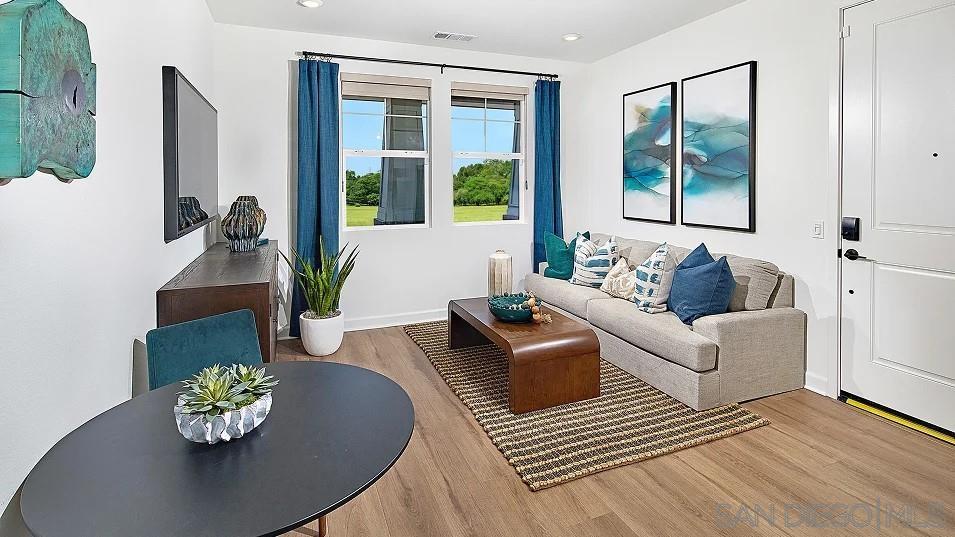 Detail Gallery Image 16 of 26 For 130  Mellano Way, Oceanside,  CA 92057 - 4 Beds | 4 Baths