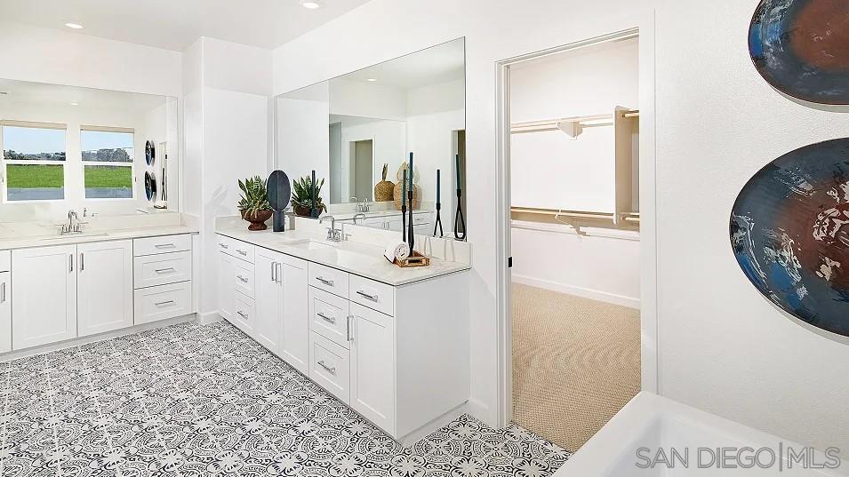 Detail Gallery Image 18 of 26 For 130  Mellano Way, Oceanside,  CA 92057 - 4 Beds | 4 Baths