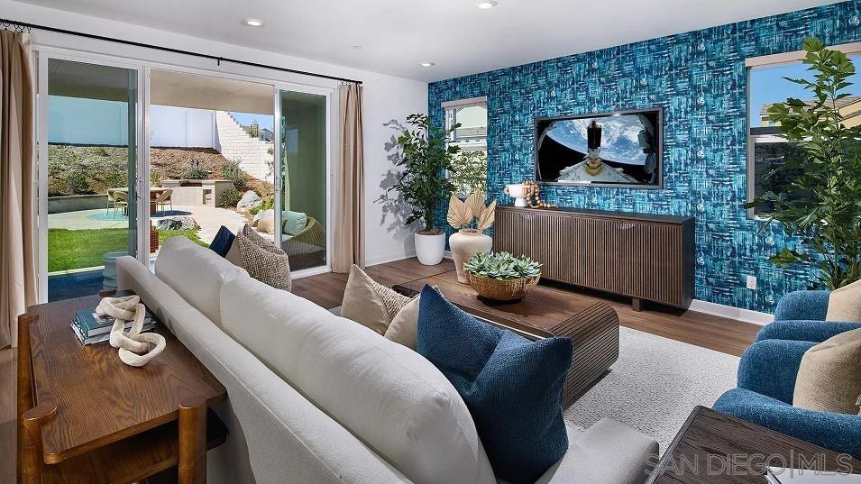 Detail Gallery Image 6 of 26 For 130  Mellano Way, Oceanside,  CA 92057 - 4 Beds | 4 Baths