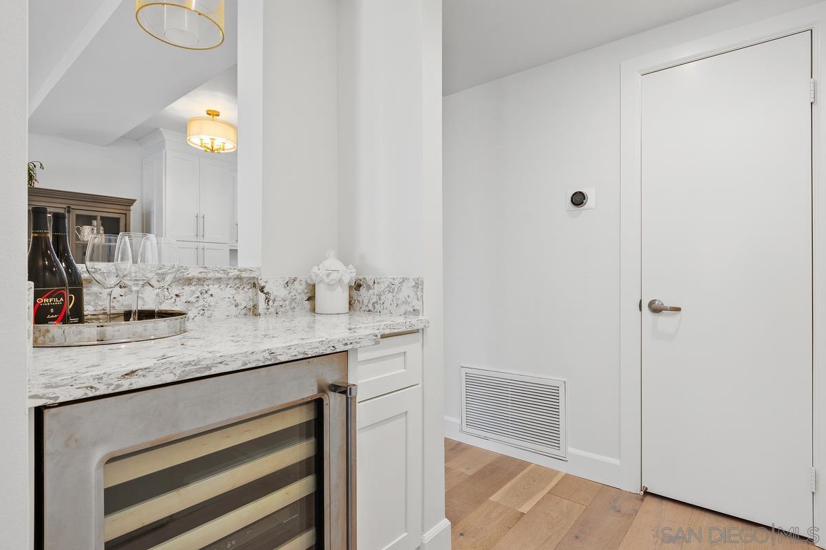 Detail Gallery Image 13 of 44 For 401 N Coast Hwy  #210,  Oceanside,  CA 92054 - 3 Beds | 3 Baths