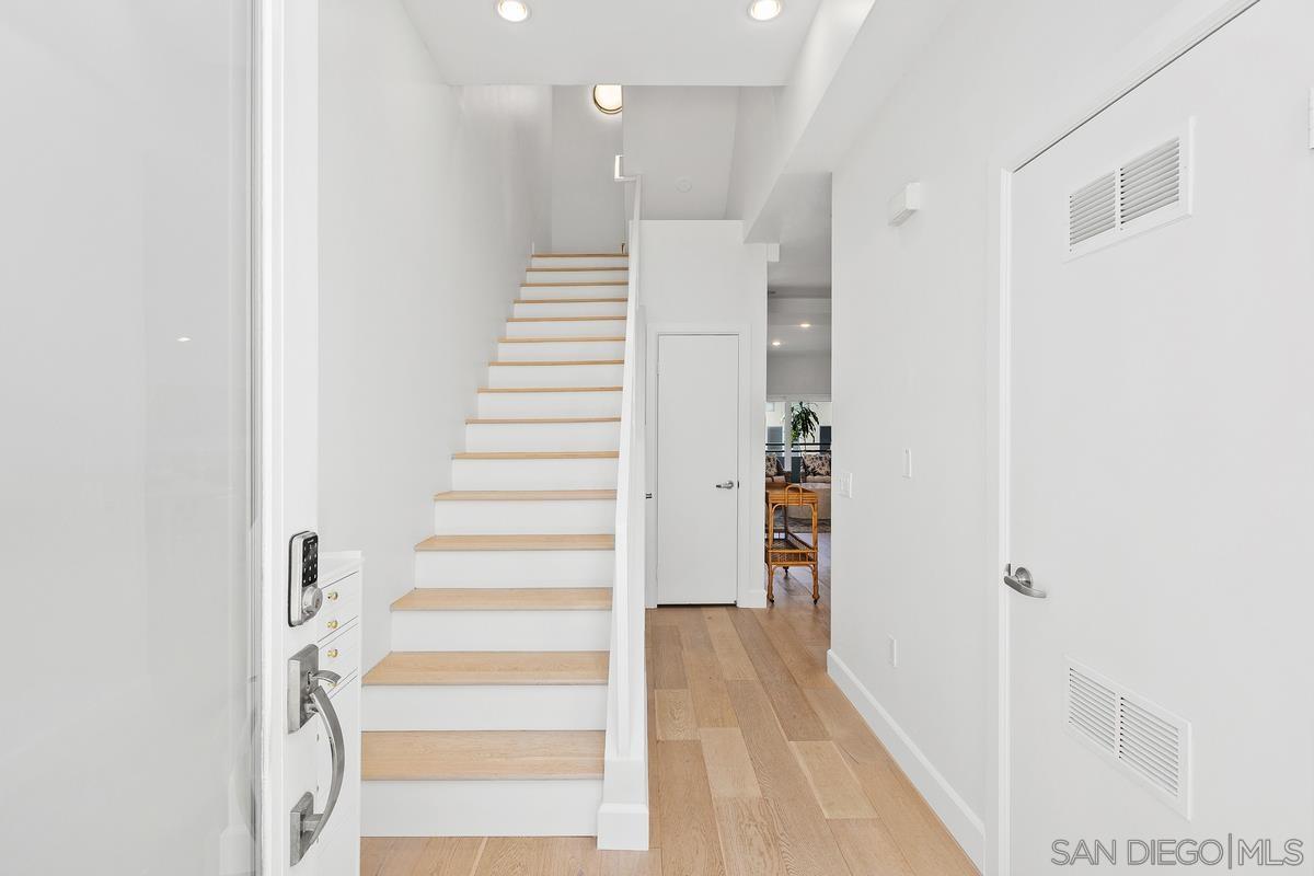 Detail Gallery Image 15 of 44 For 401 N Coast Hwy  #210,  Oceanside,  CA 92054 - 3 Beds | 3 Baths