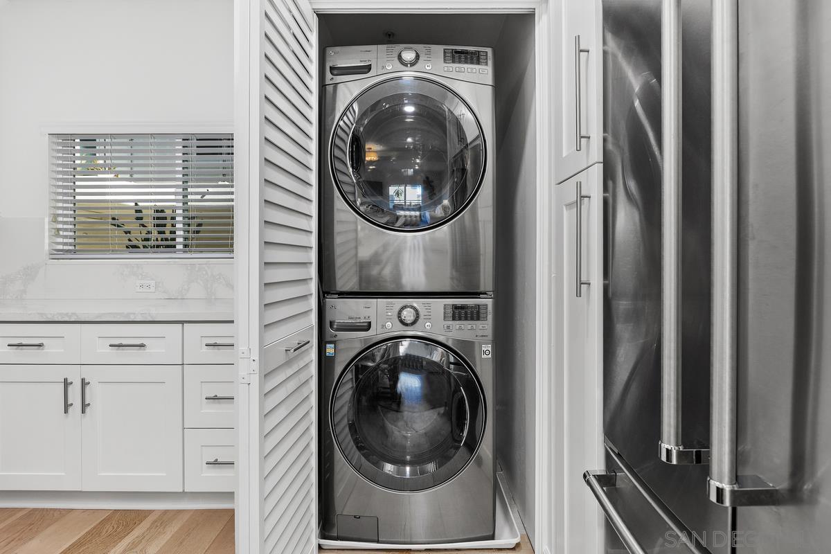 Detail Gallery Image 9 of 44 For 401 N Coast Hwy  #210,  Oceanside,  CA 92054 - 3 Beds | 3 Baths