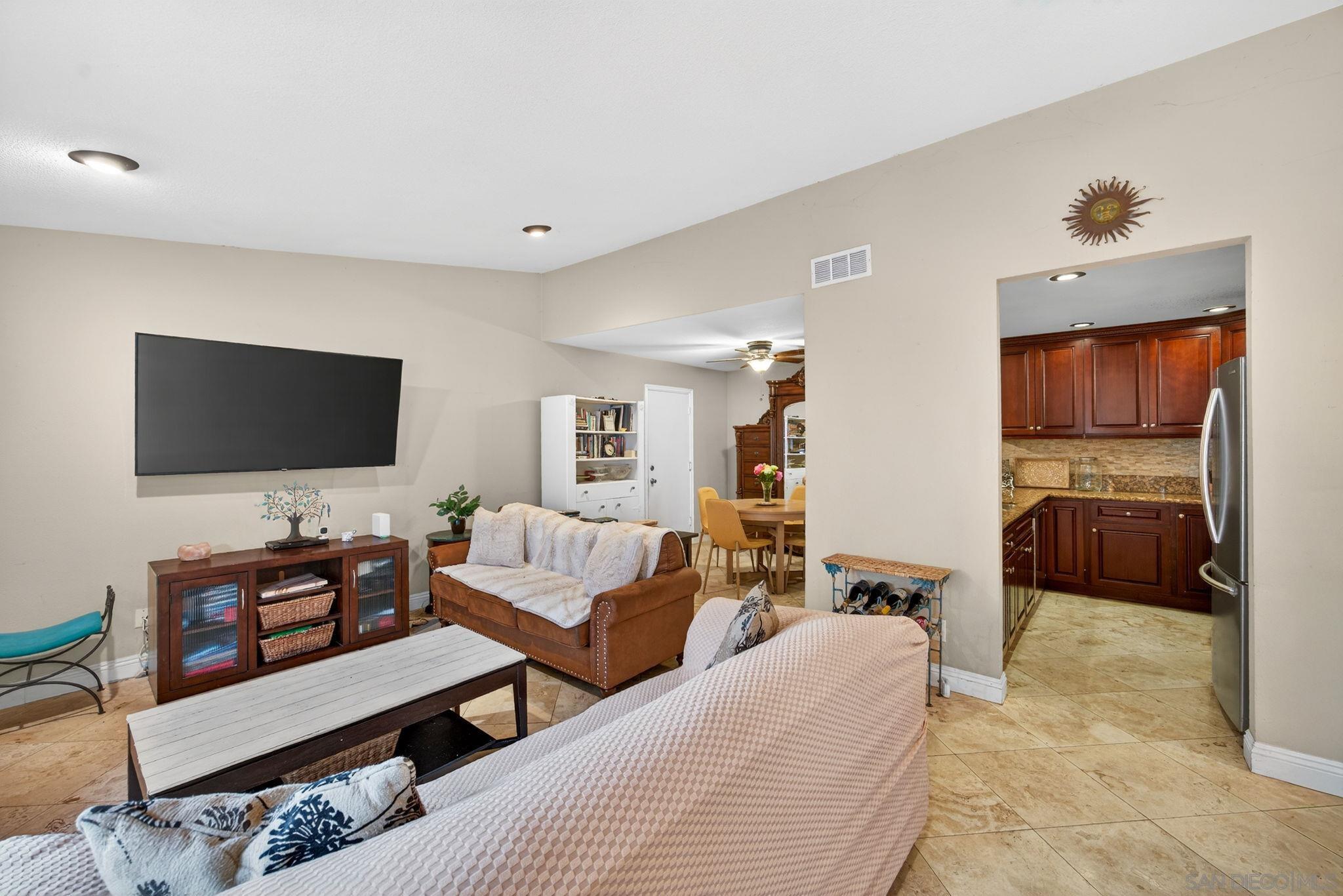 Detail Gallery Image 14 of 46 For 4743  Maclura Street, Oceanside,  CA 92057 - 3 Beds | 2 Baths