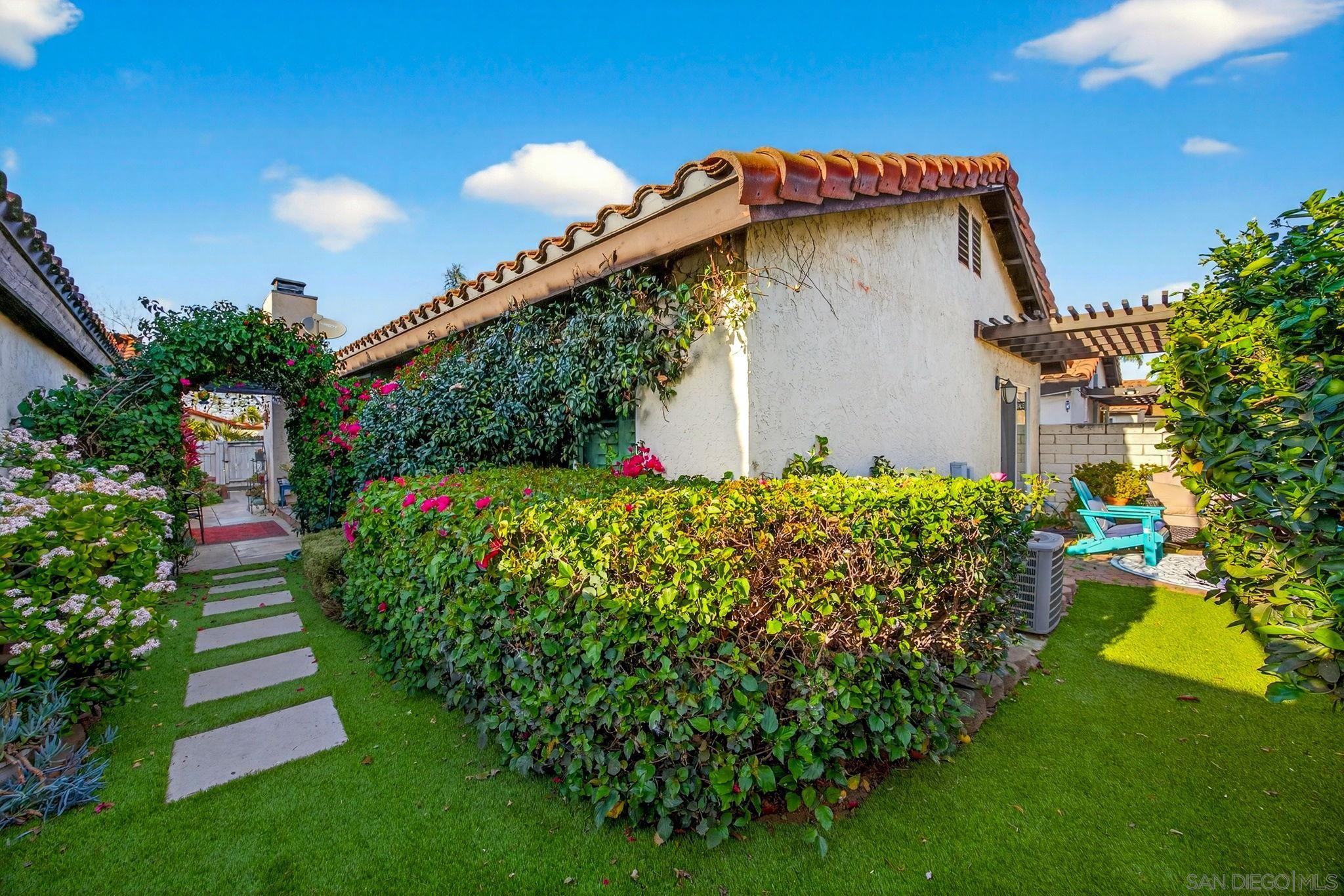 Detail Gallery Image 5 of 46 For 4743  Maclura Street, Oceanside,  CA 92057 - 3 Beds | 2 Baths