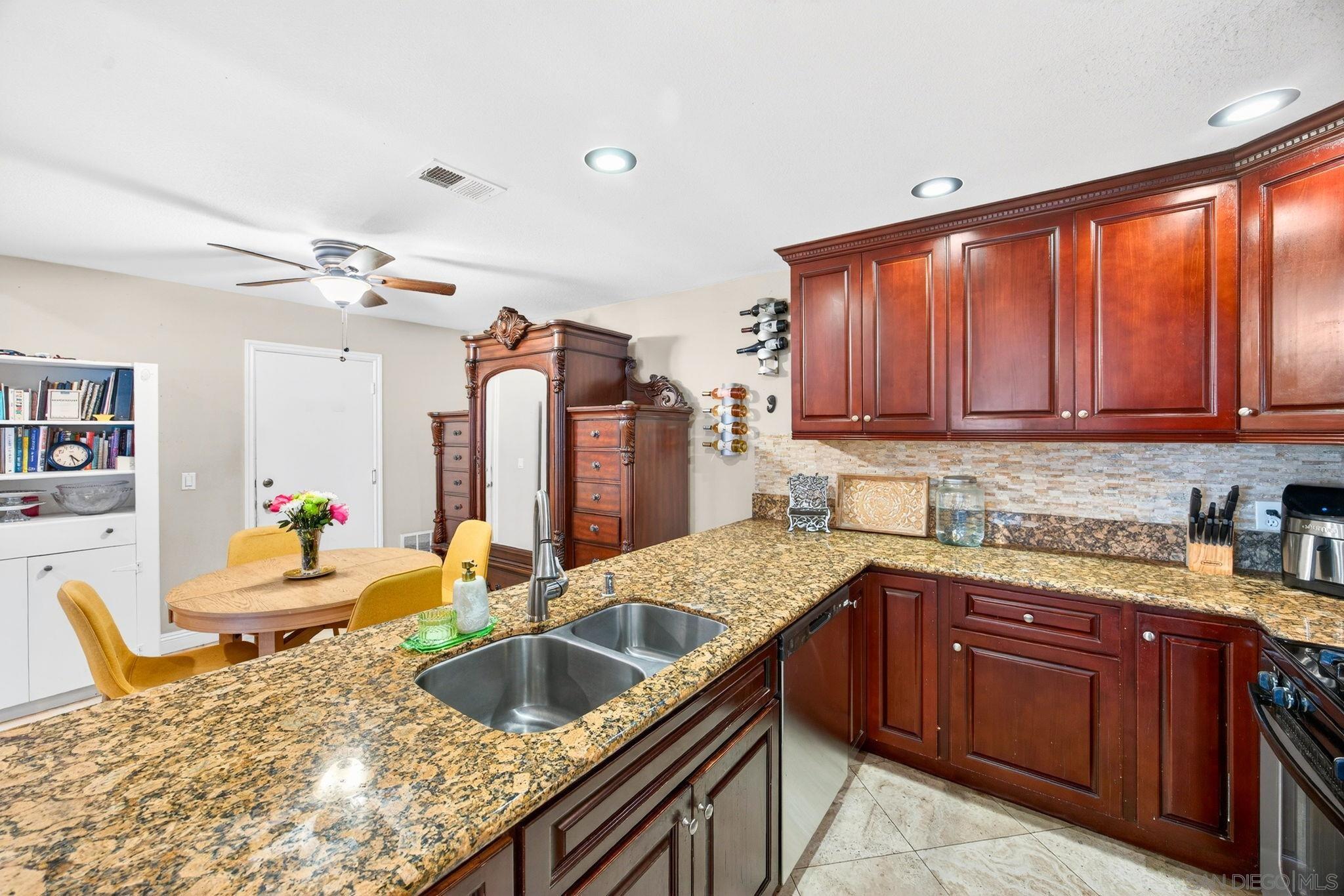 Detail Gallery Image 10 of 46 For 4743  Maclura Street, Oceanside,  CA 92057 - 3 Beds | 2 Baths