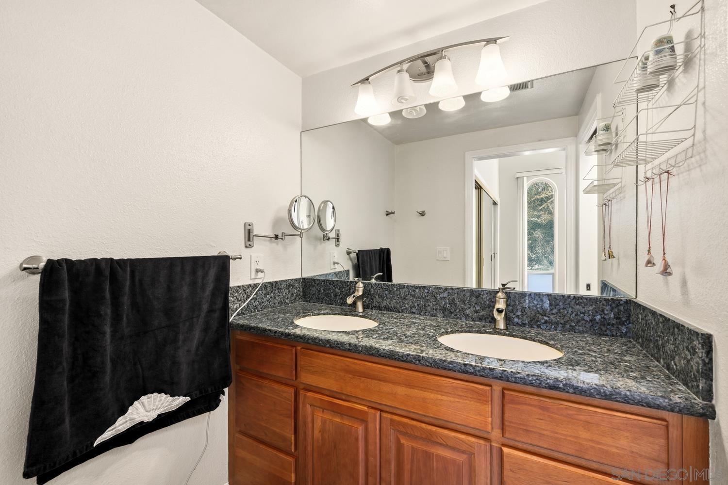 Detail Gallery Image 12 of 32 For 8745  Caminito Sueno, La Jolla,  CA 92037 - 3 Beds | 2/1 Baths