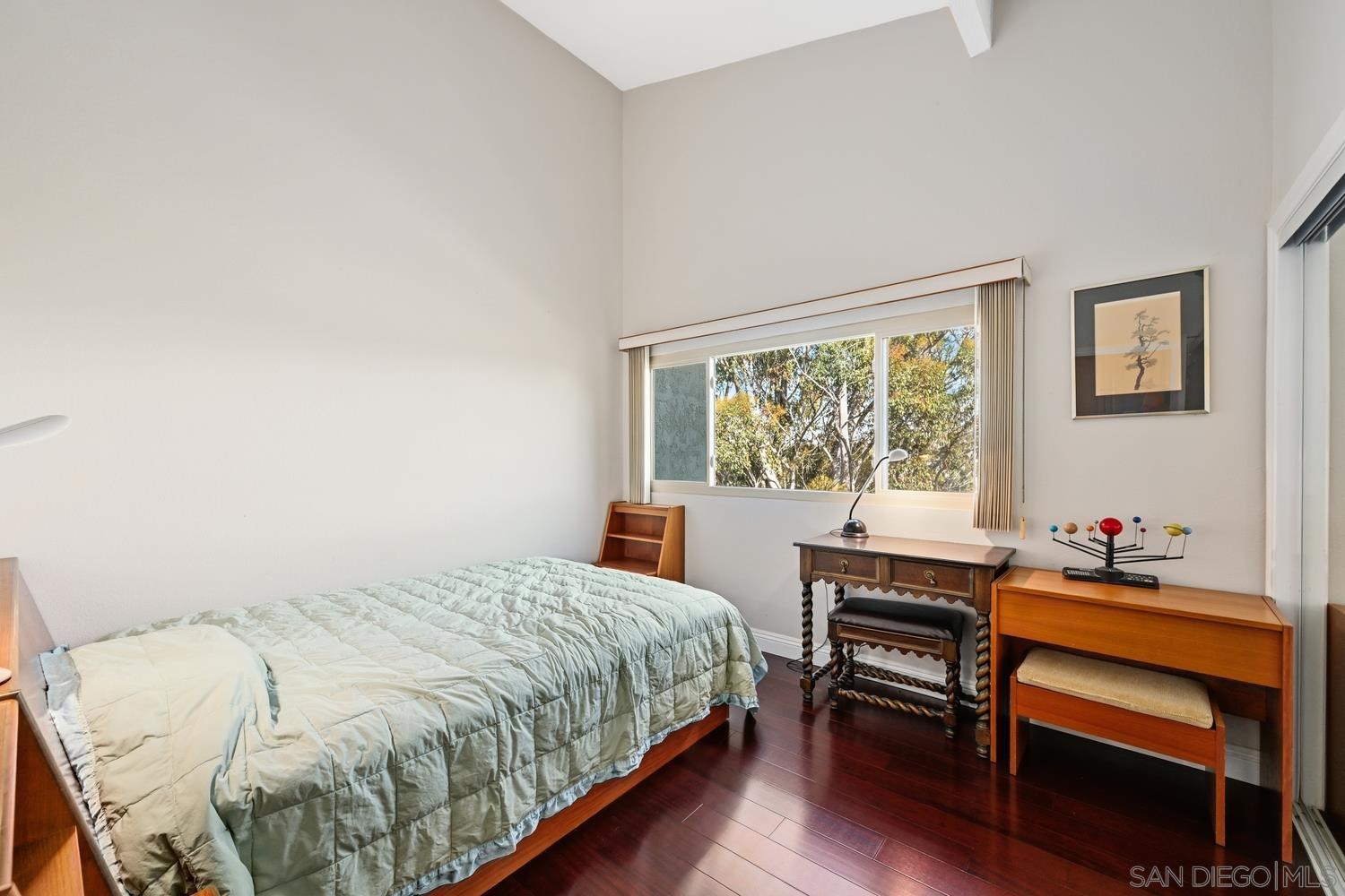 Detail Gallery Image 13 of 32 For 8745  Caminito Sueno, La Jolla,  CA 92037 - 3 Beds | 2/1 Baths