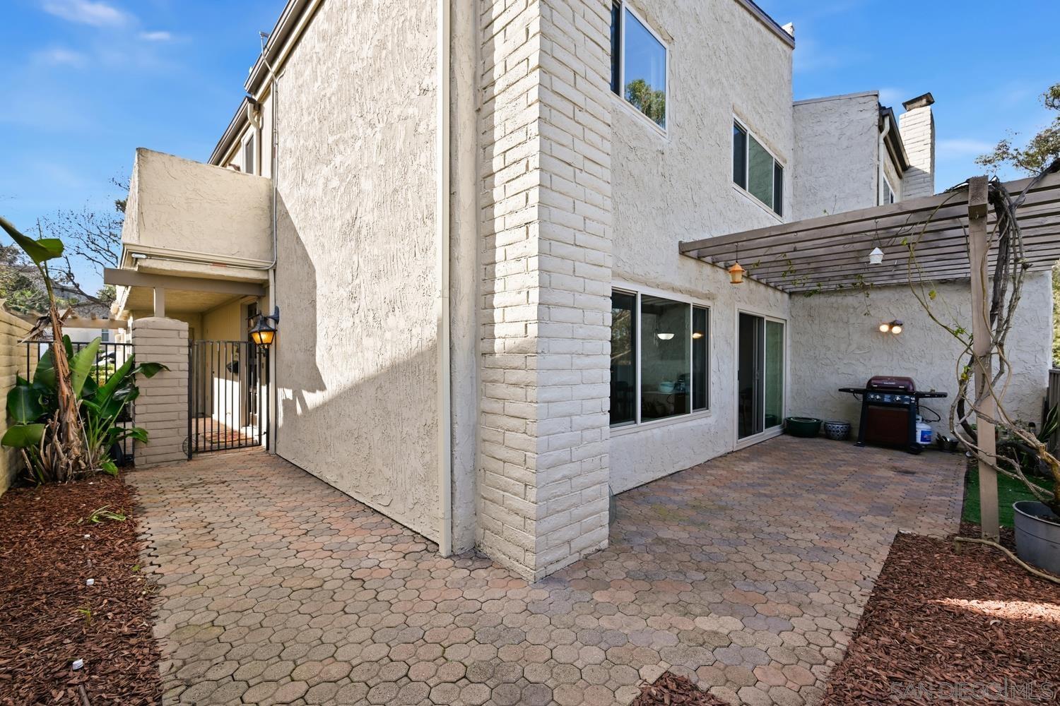 Detail Gallery Image 17 of 32 For 8745  Caminito Sueno, La Jolla,  CA 92037 - 3 Beds | 2/1 Baths