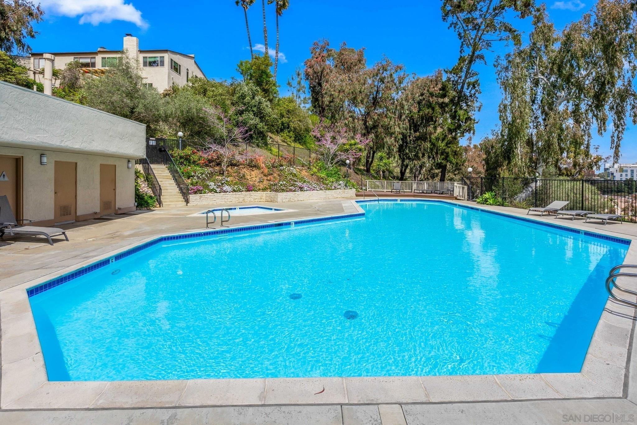 Detail Gallery Image 29 of 32 For 8745  Caminito Sueno, La Jolla,  CA 92037 - 3 Beds | 2/1 Baths