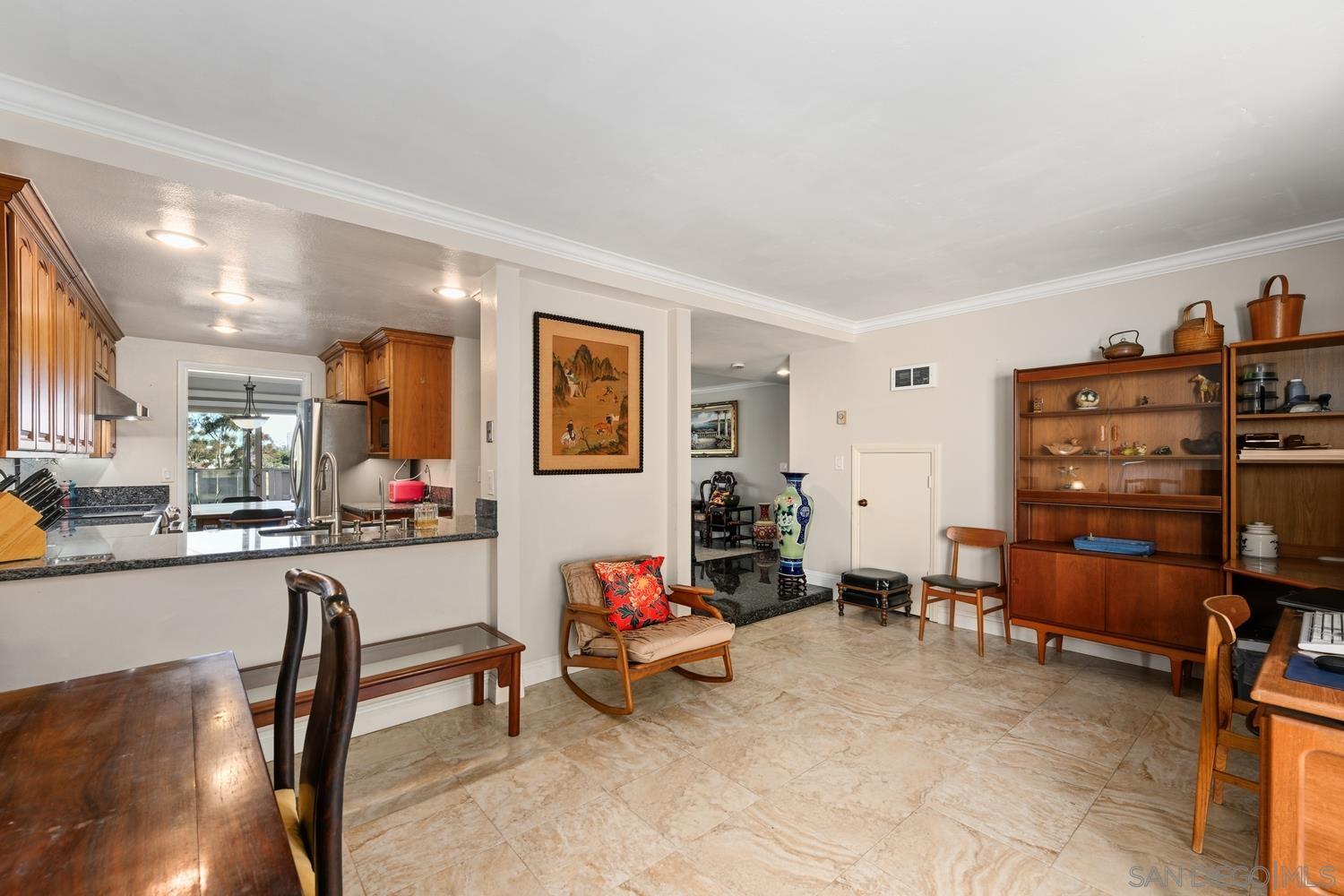 Detail Gallery Image 5 of 32 For 8745  Caminito Sueno, La Jolla,  CA 92037 - 3 Beds | 2/1 Baths