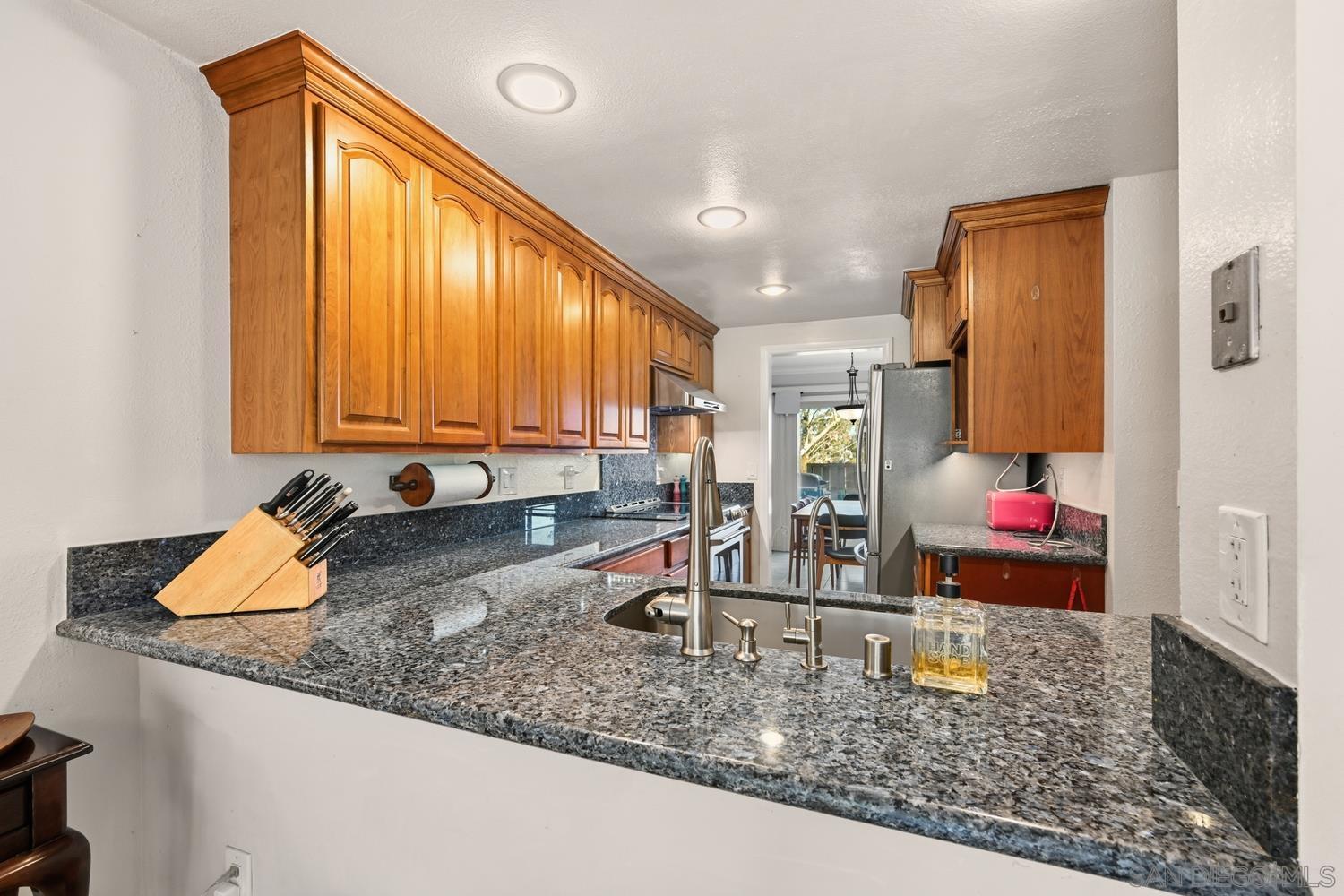 Detail Gallery Image 8 of 32 For 8745  Caminito Sueno, La Jolla,  CA 92037 - 3 Beds | 2/1 Baths