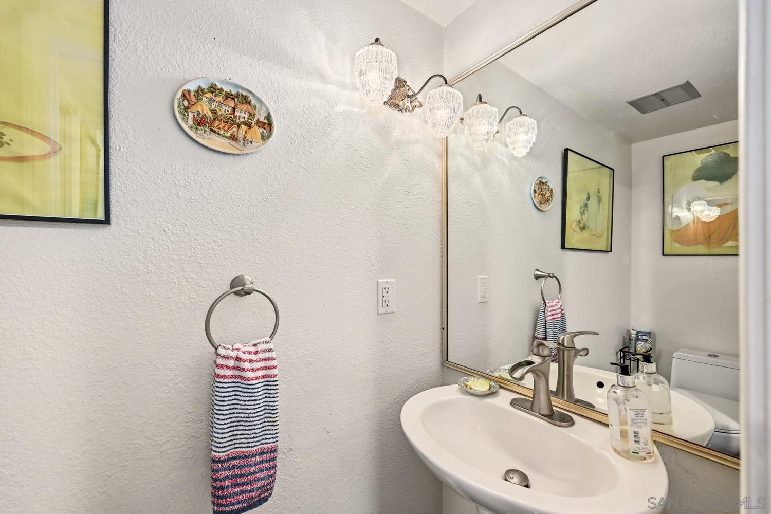 Detail Gallery Image 10 of 32 For 8745  Caminito Sueno, La Jolla,  CA 92037 - 3 Beds | 2/1 Baths