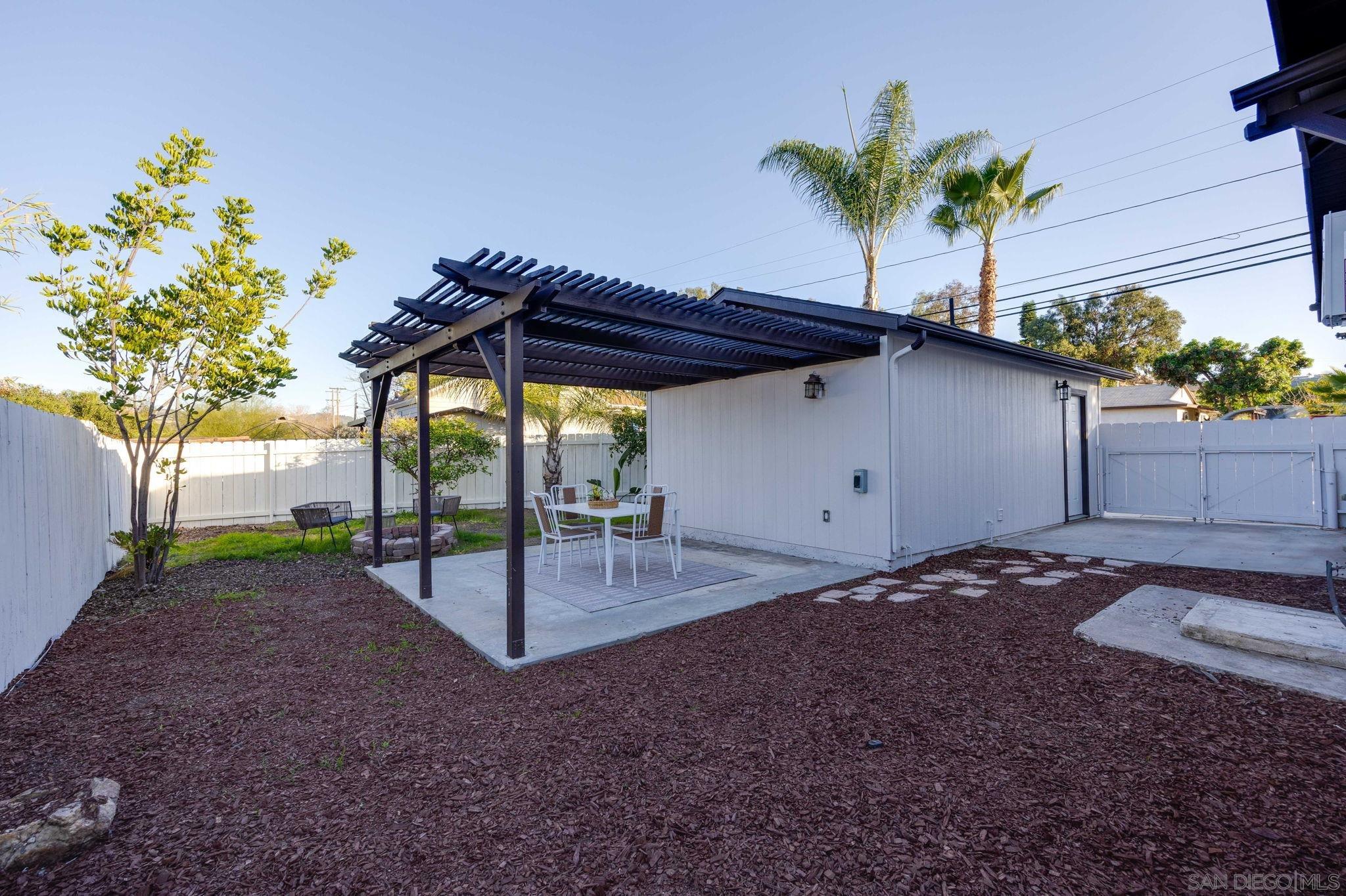 Detail Gallery Image 17 of 23 For 9428  Prospect Ave, Santee,  CA 92071 - 3 Beds | 2/1 Baths