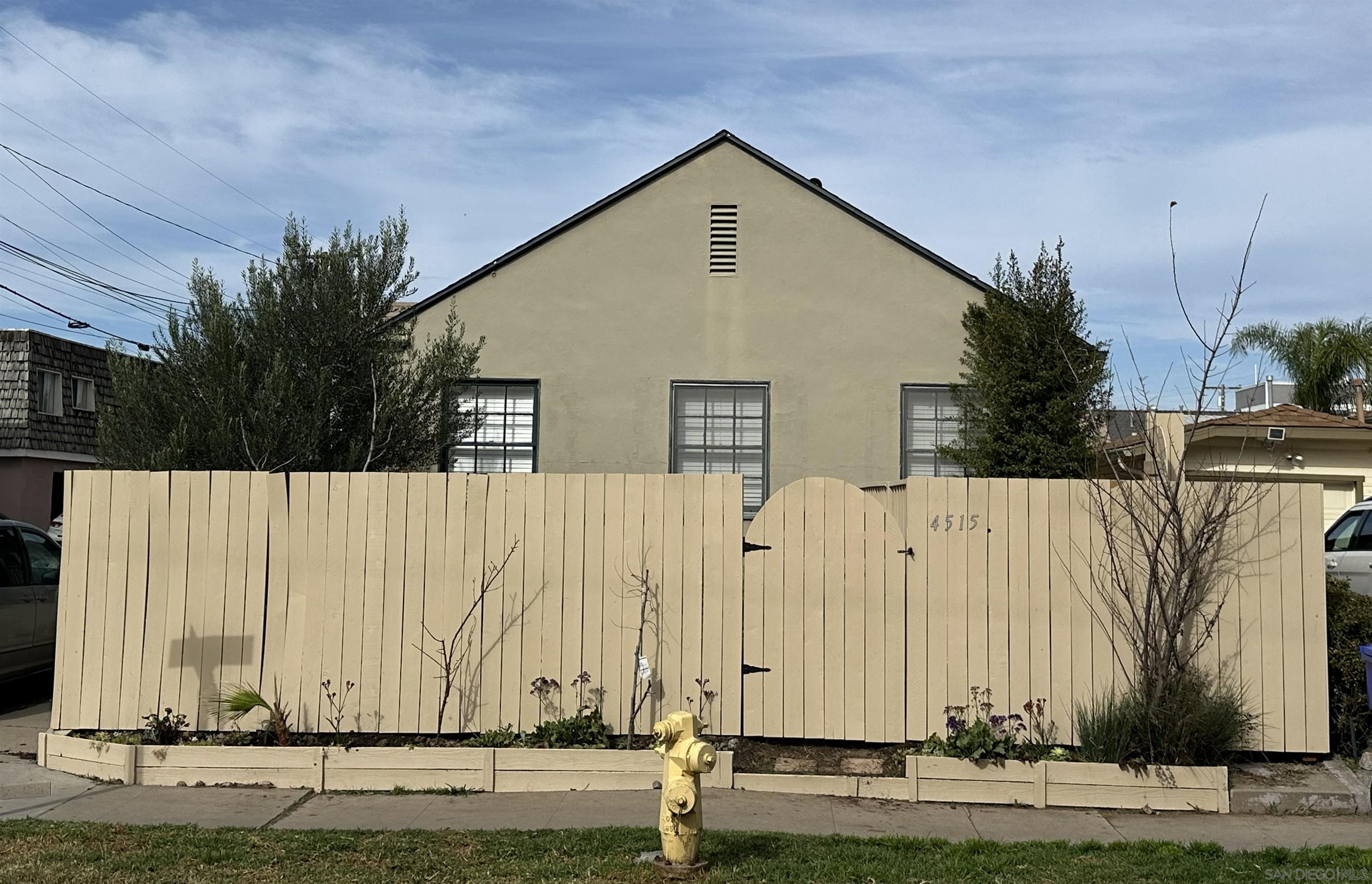 Detail Gallery Image 3 of 19 For 4515  35th Place, San Diego,  CA 92116 - – Beds | – Baths