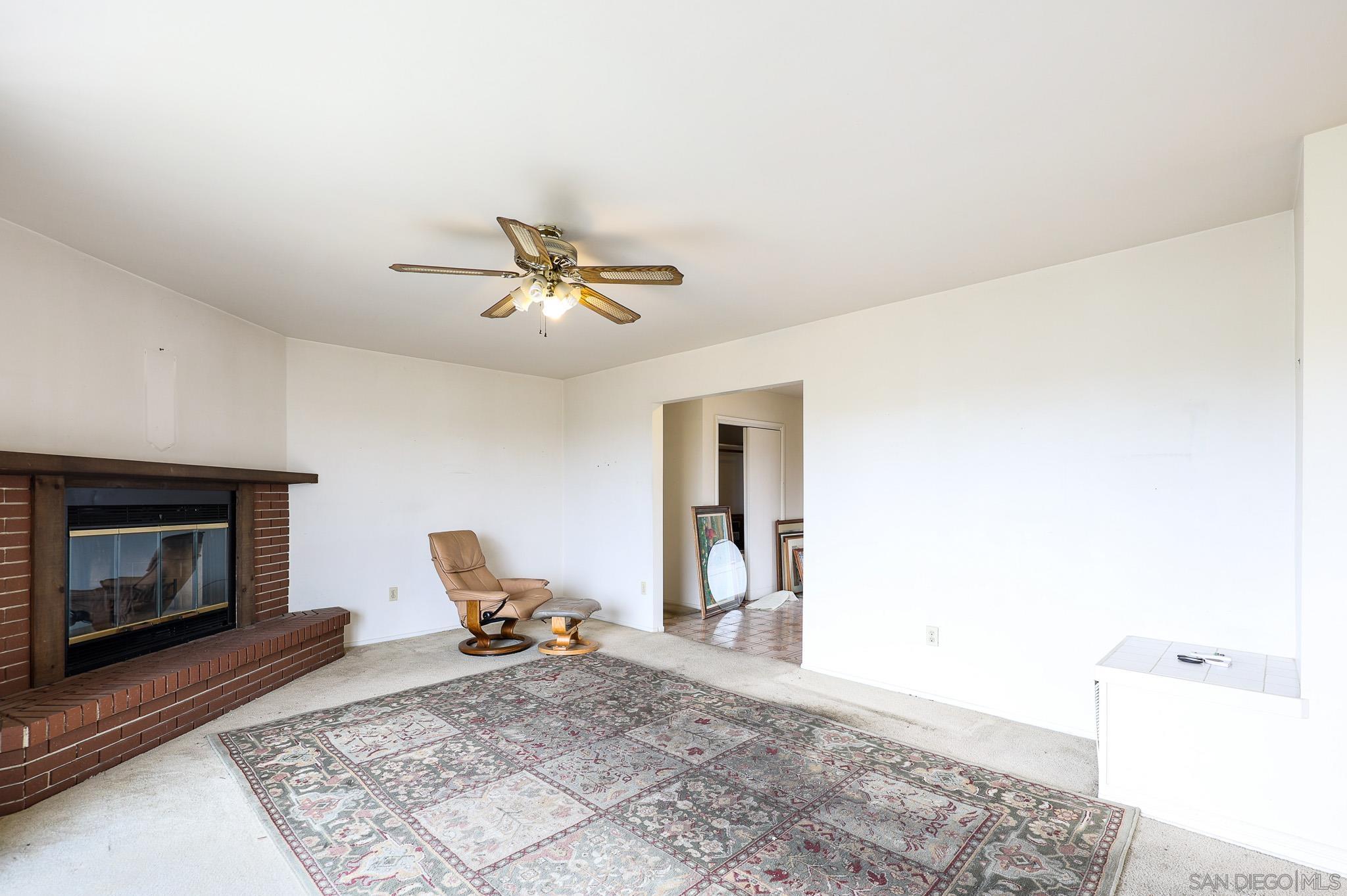 Detail Gallery Image 12 of 57 For 221  Colina Ter, Vista,  CA 92084 - 3 Beds | 2/1 Baths