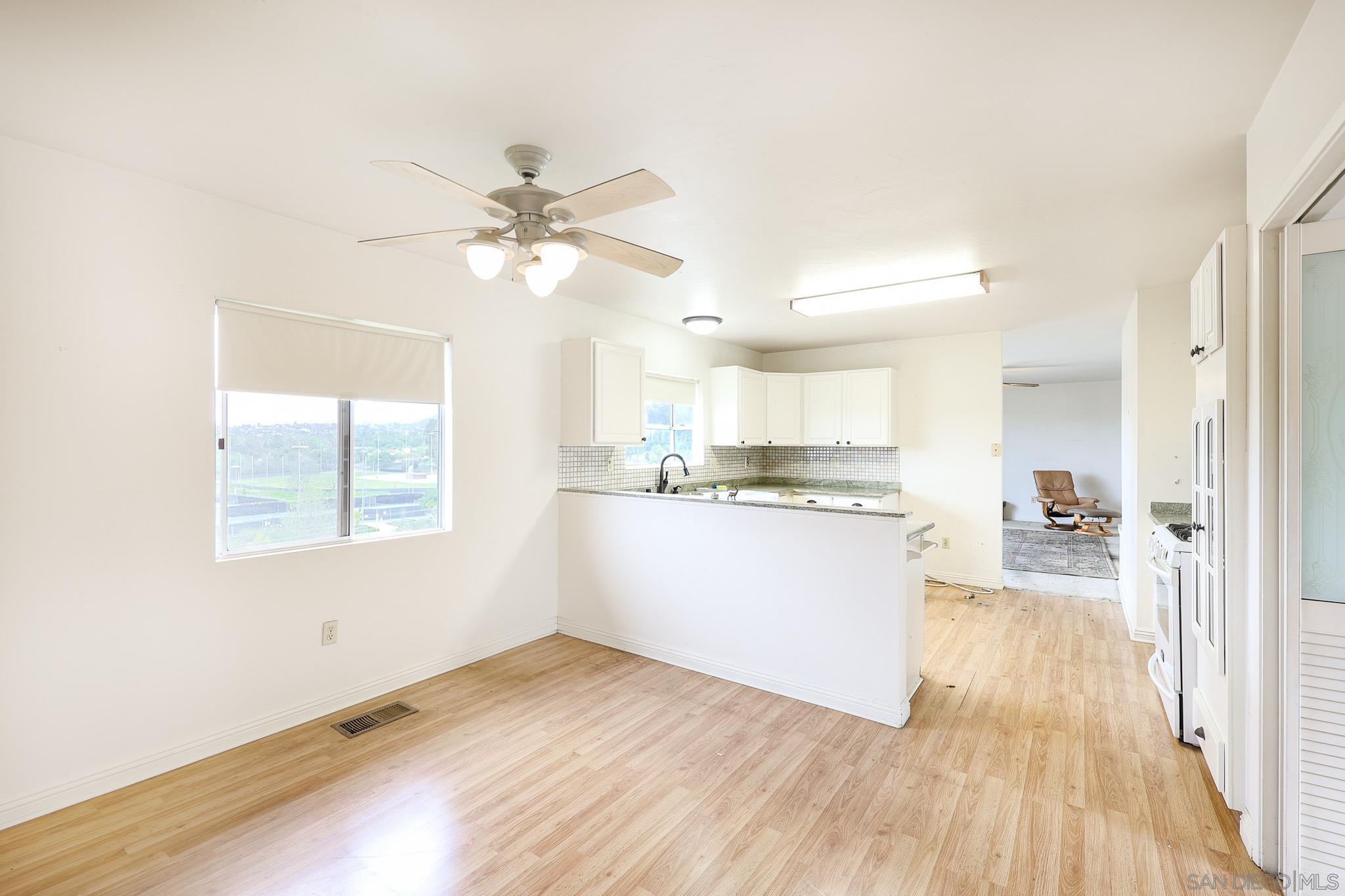 Detail Gallery Image 19 of 57 For 221  Colina Ter, Vista,  CA 92084 - 3 Beds | 2/1 Baths