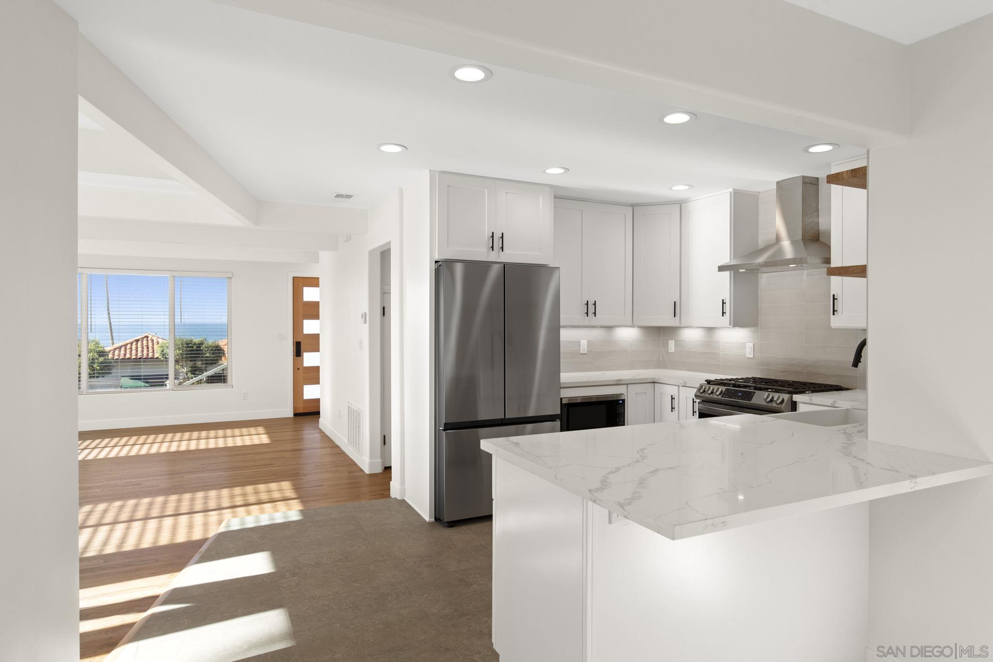 Detail Gallery Image 9 of 23 For 725  Coast Boulevard S, La Jolla,  CA 92037 - 3 Beds | 2 Baths