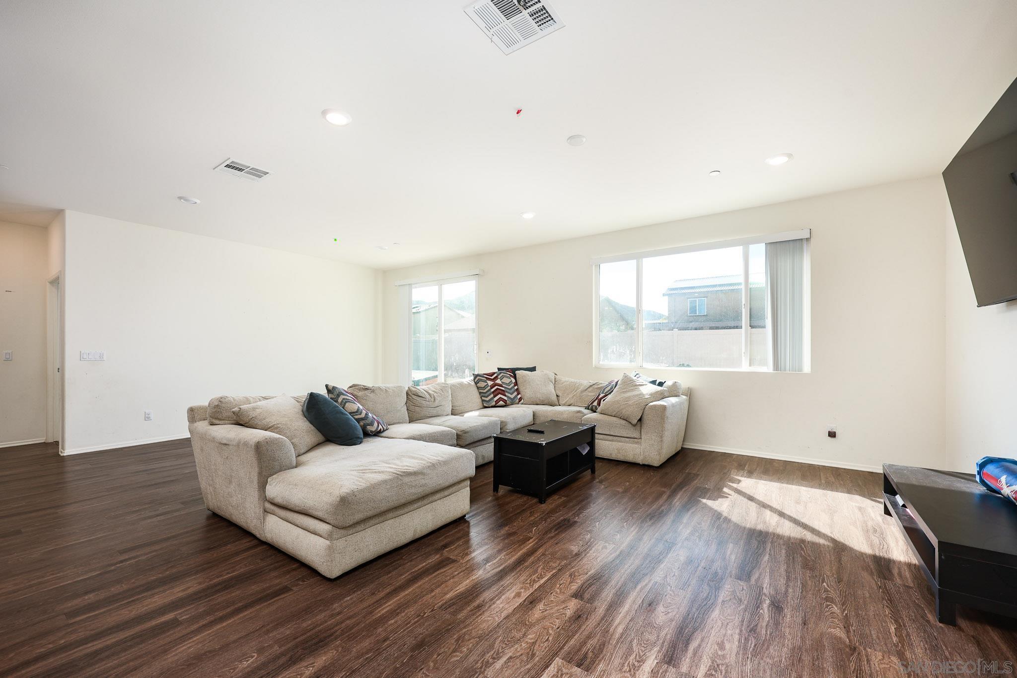Detail Gallery Image 12 of 30 For 29437  Big Country Ct, Winchester,  CA 92596 - 3 Beds | 2 Baths
