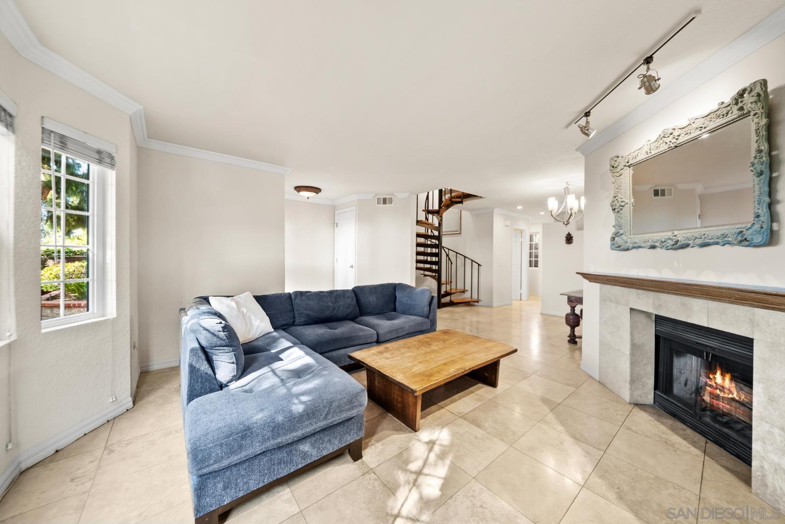 Detail Gallery Image 2 of 34 For 1806  Mckee St  #A2,  San Diego,  CA 92110 - 2 Beds | 2/1 Baths