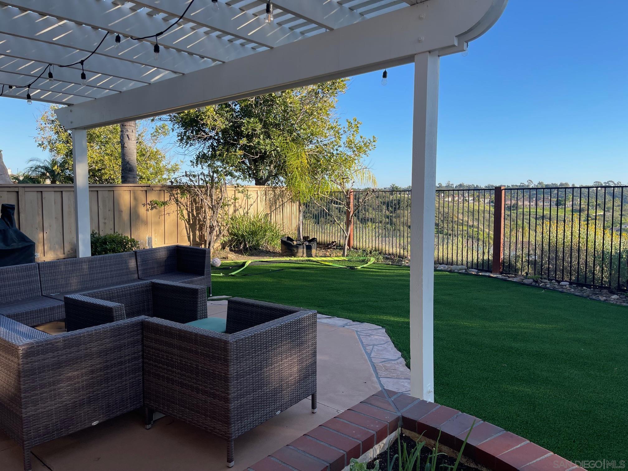 Detail Gallery Image 5 of 10 For 5275  Vallery Ct, San Diego,  CA 92130 - 5 Beds | 3/1 Baths