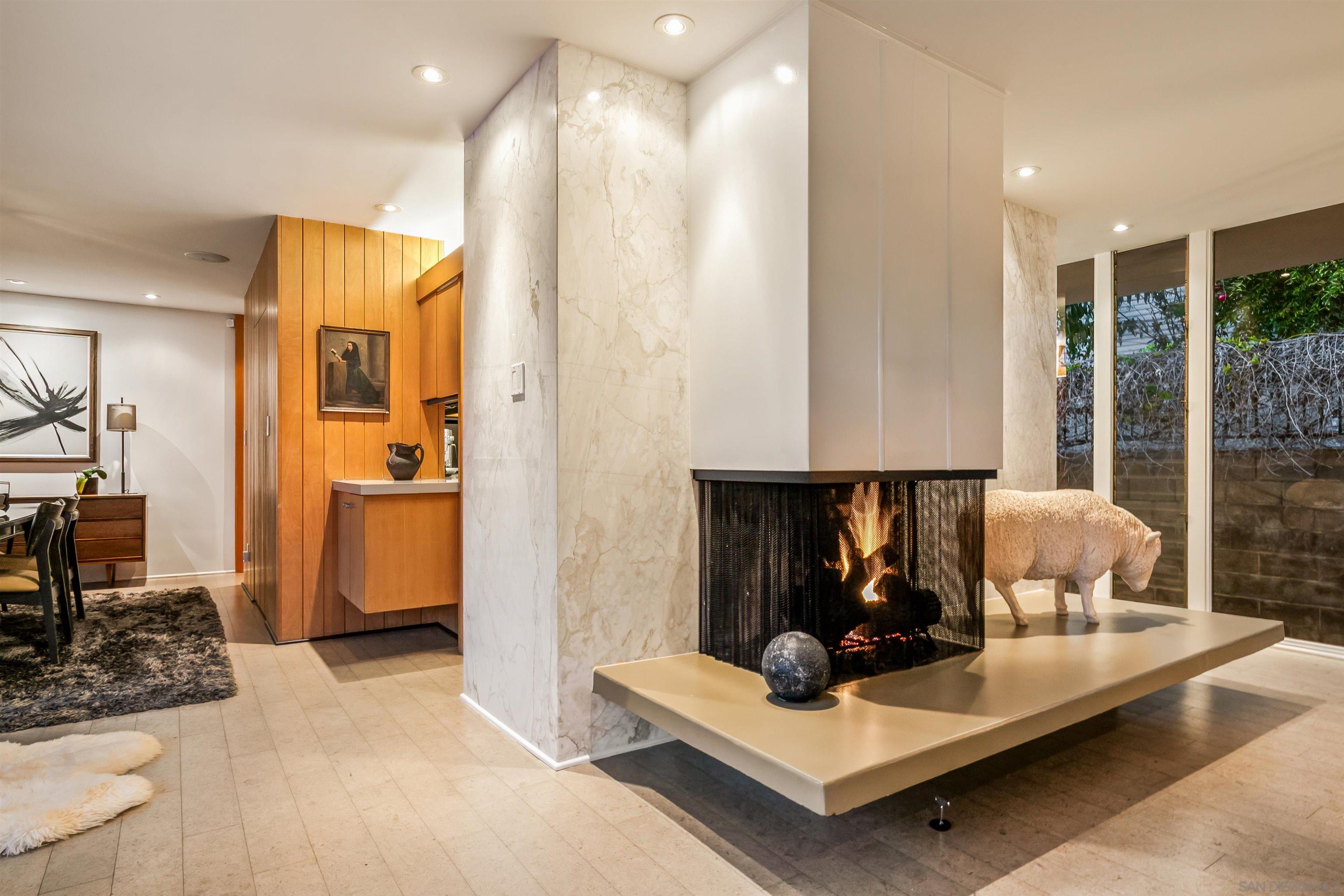 Detail Gallery Image 13 of 41 For 5622  Linda Rosa Ave, La Jolla,  CA 92037 - 3 Beds | 3 Baths