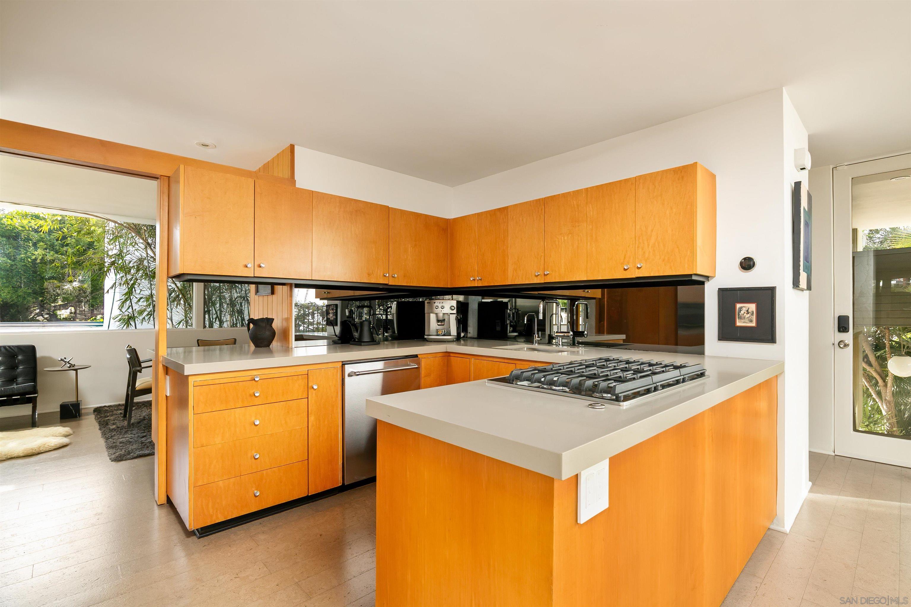 Detail Gallery Image 18 of 41 For 5622  Linda Rosa Ave, La Jolla,  CA 92037 - 3 Beds | 3 Baths