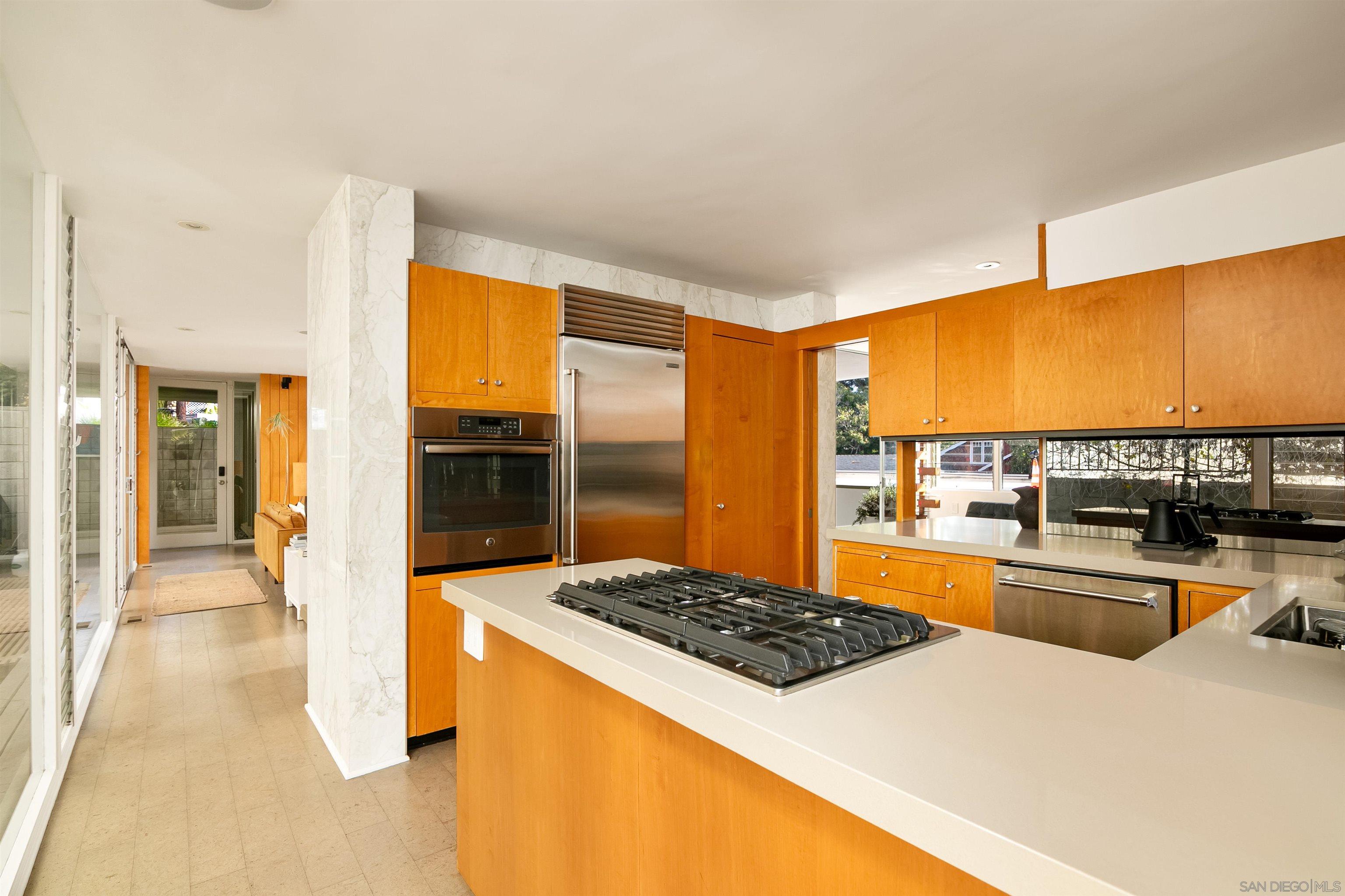 Detail Gallery Image 20 of 41 For 5622  Linda Rosa Ave, La Jolla,  CA 92037 - 3 Beds | 3 Baths