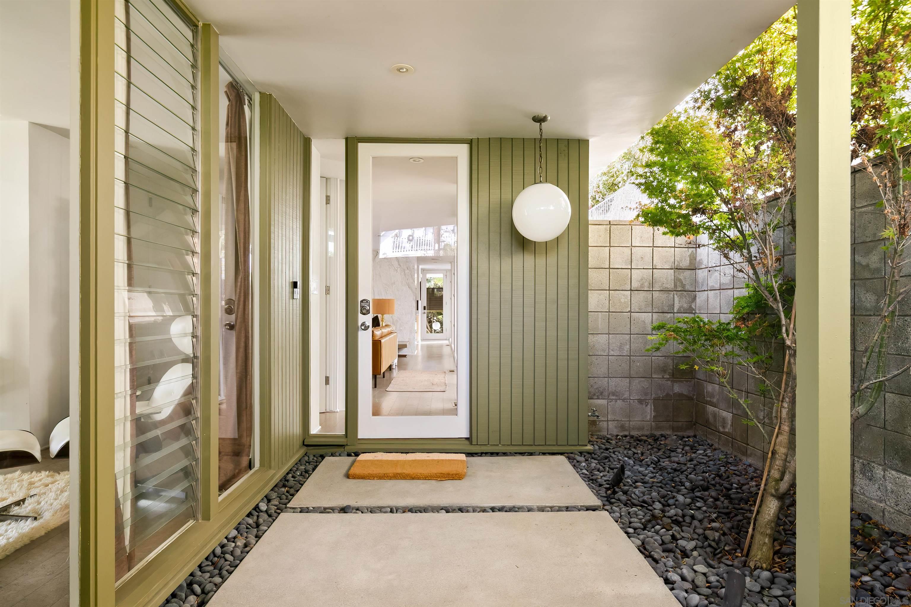 Detail Gallery Image 3 of 41 For 5622  Linda Rosa Ave, La Jolla,  CA 92037 - 3 Beds | 3 Baths