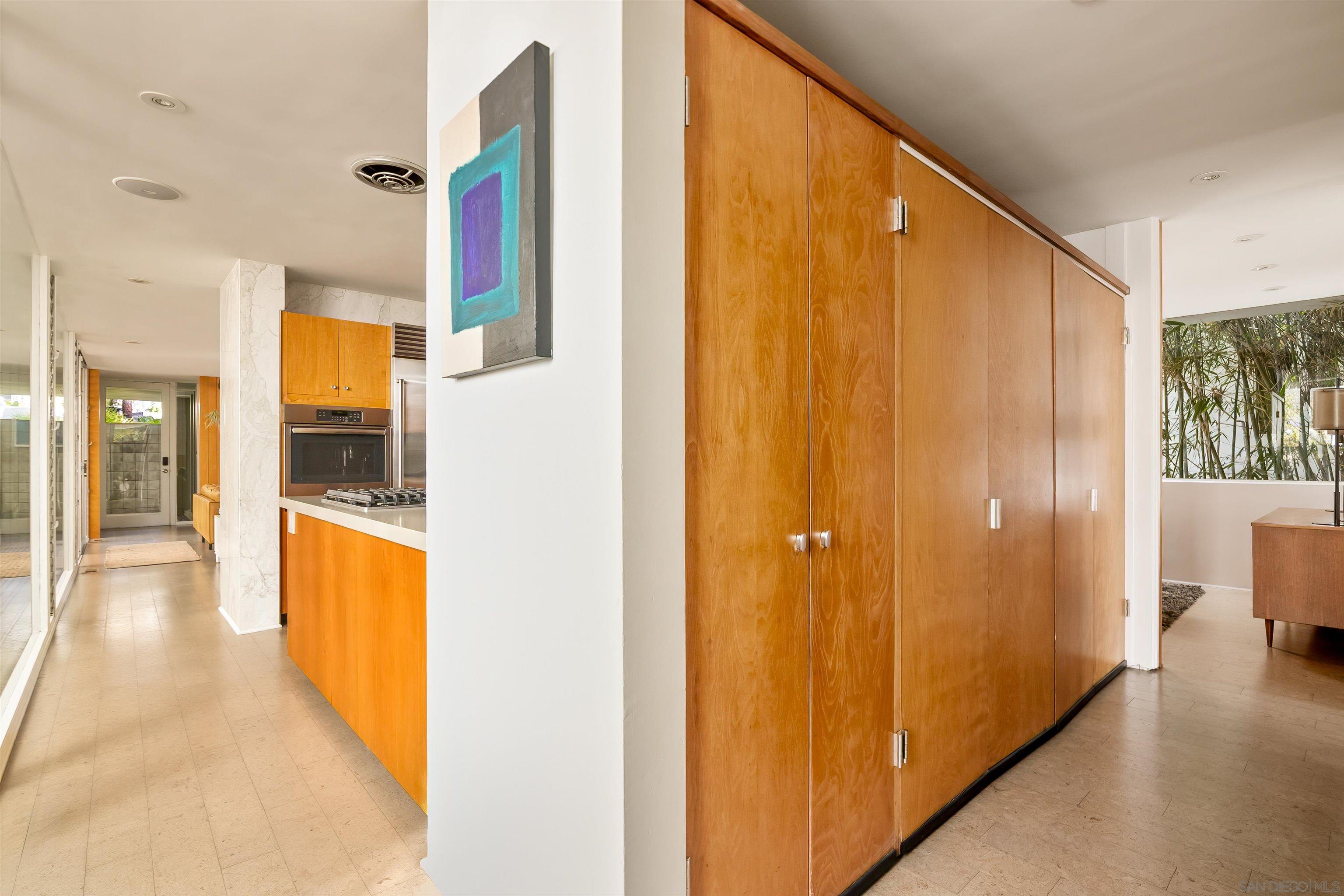 Detail Gallery Image 21 of 41 For 5622  Linda Rosa Ave, La Jolla,  CA 92037 - 3 Beds | 3 Baths