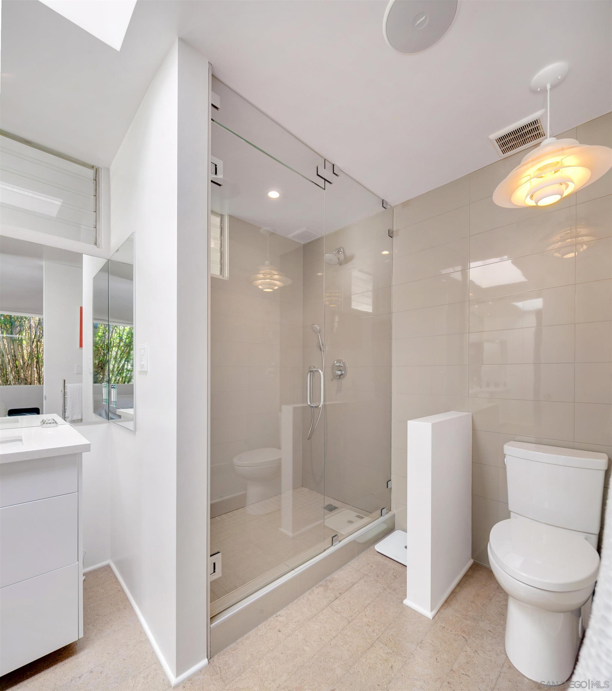 Detail Gallery Image 24 of 41 For 5622  Linda Rosa Ave, La Jolla,  CA 92037 - 3 Beds | 3 Baths