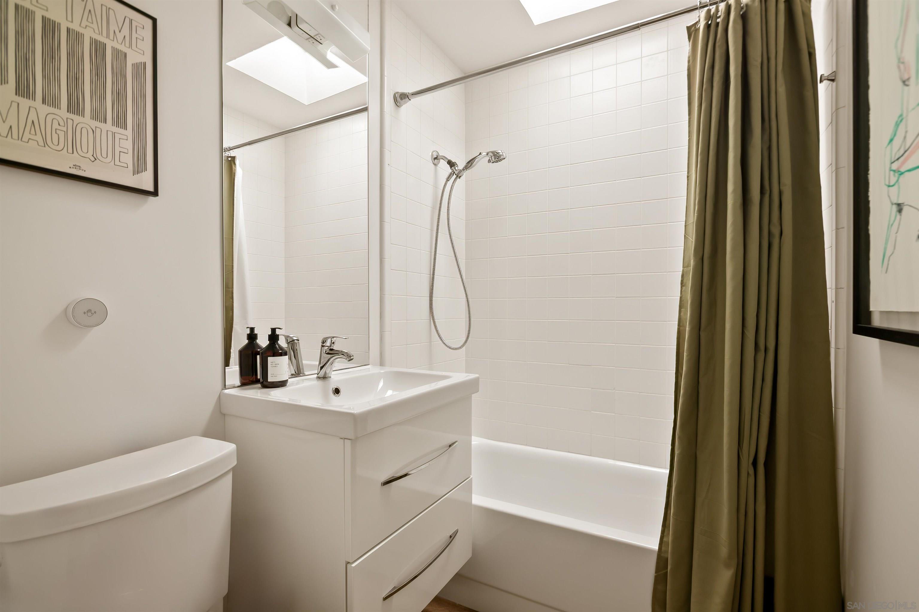 Detail Gallery Image 27 of 41 For 5622  Linda Rosa Ave, La Jolla,  CA 92037 - 3 Beds | 3 Baths