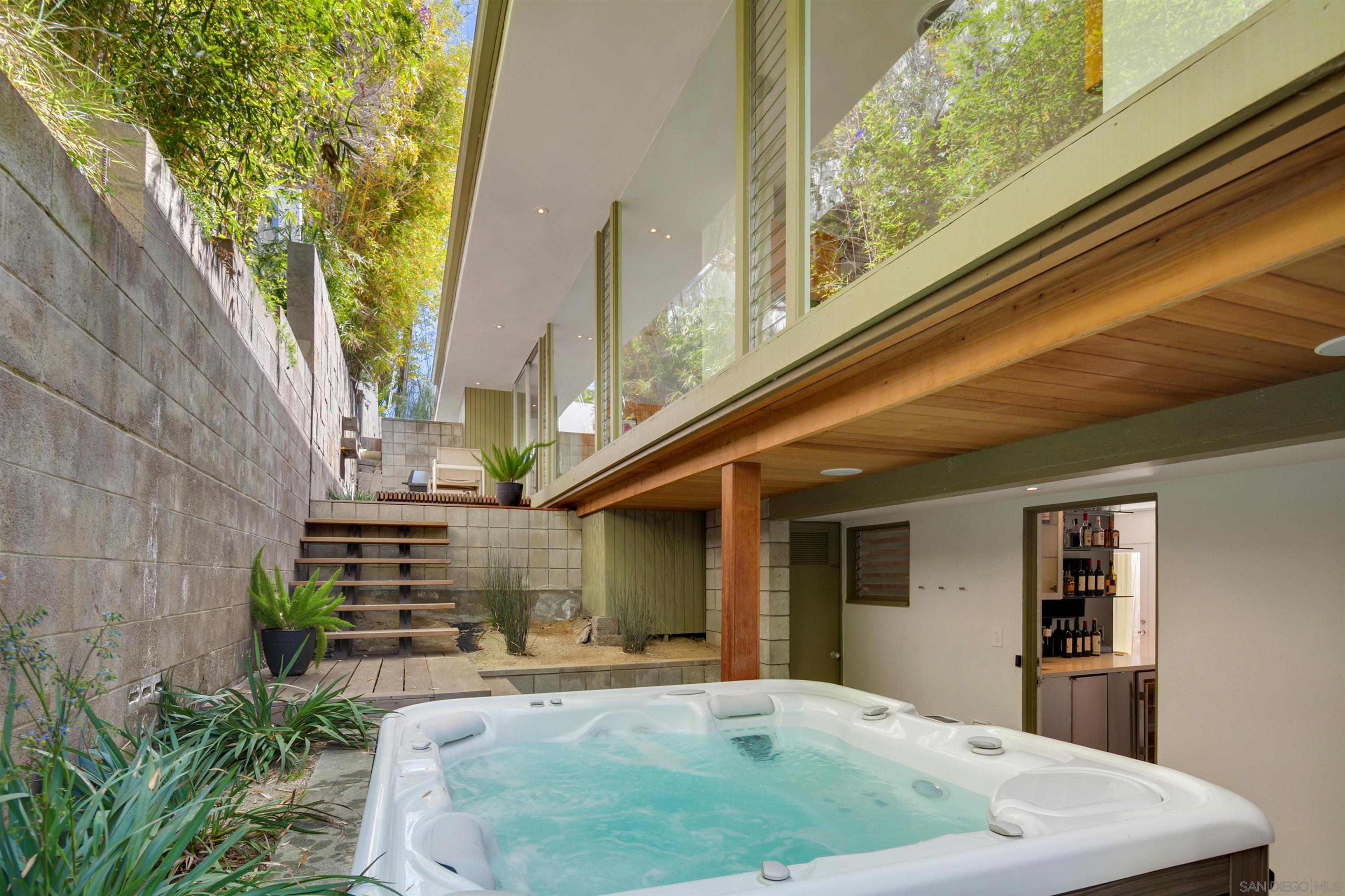 Detail Gallery Image 31 of 41 For 5622  Linda Rosa Ave, La Jolla,  CA 92037 - 3 Beds | 3 Baths