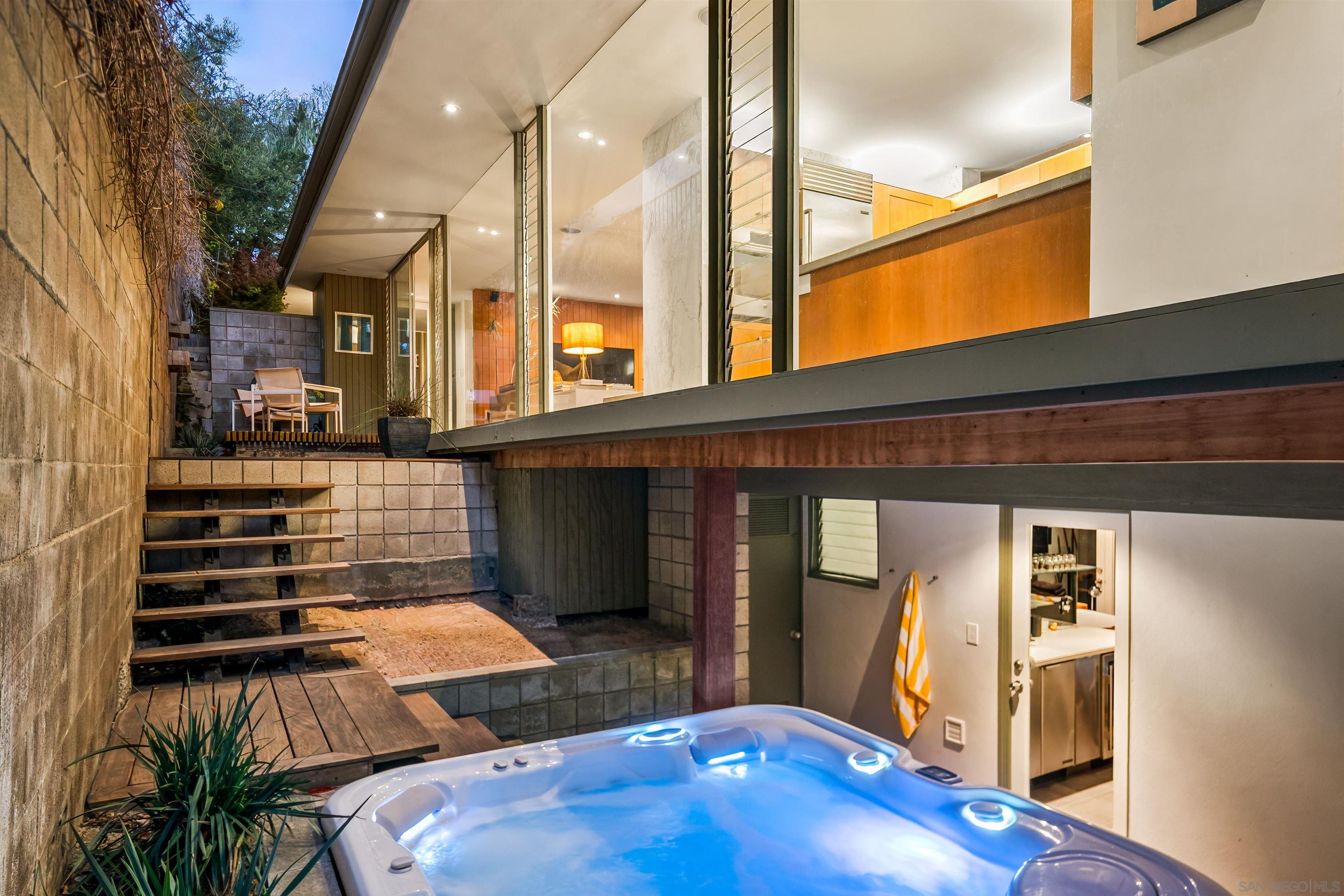 Detail Gallery Image 32 of 41 For 5622  Linda Rosa Ave, La Jolla,  CA 92037 - 3 Beds | 3 Baths