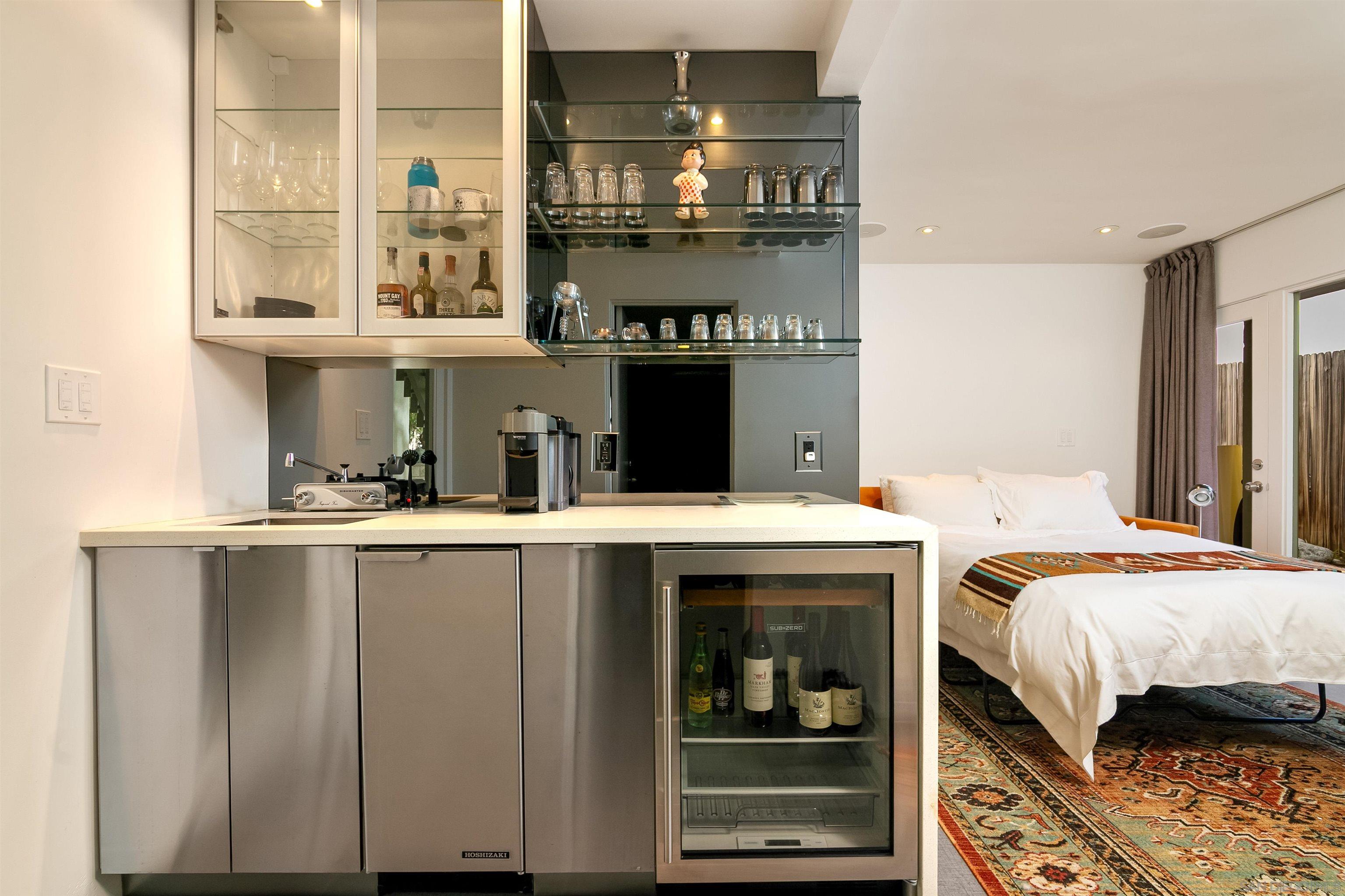 Detail Gallery Image 34 of 41 For 5622  Linda Rosa Ave, La Jolla,  CA 92037 - 3 Beds | 3 Baths