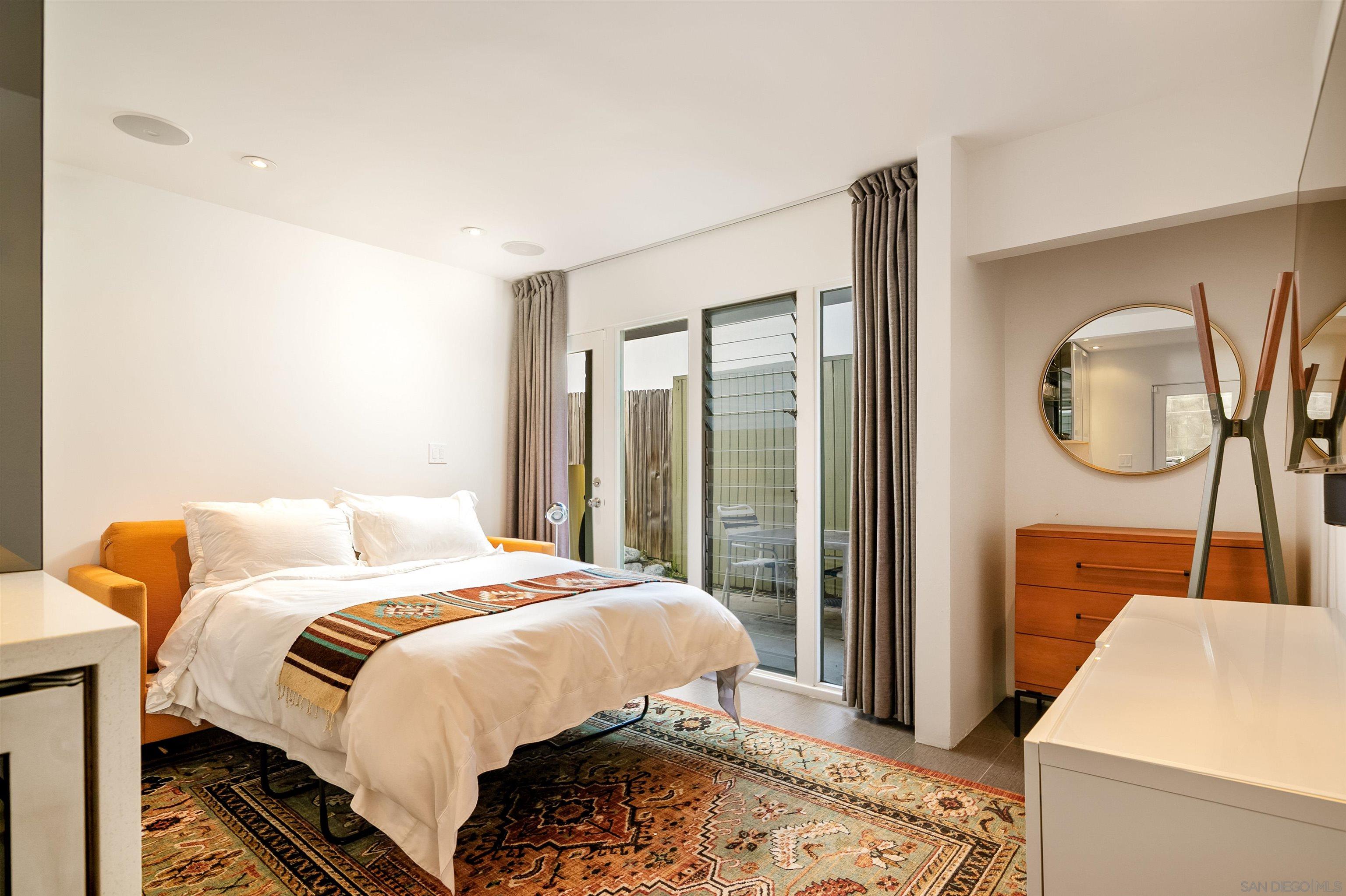 Detail Gallery Image 35 of 41 For 5622  Linda Rosa Ave, La Jolla,  CA 92037 - 3 Beds | 3 Baths