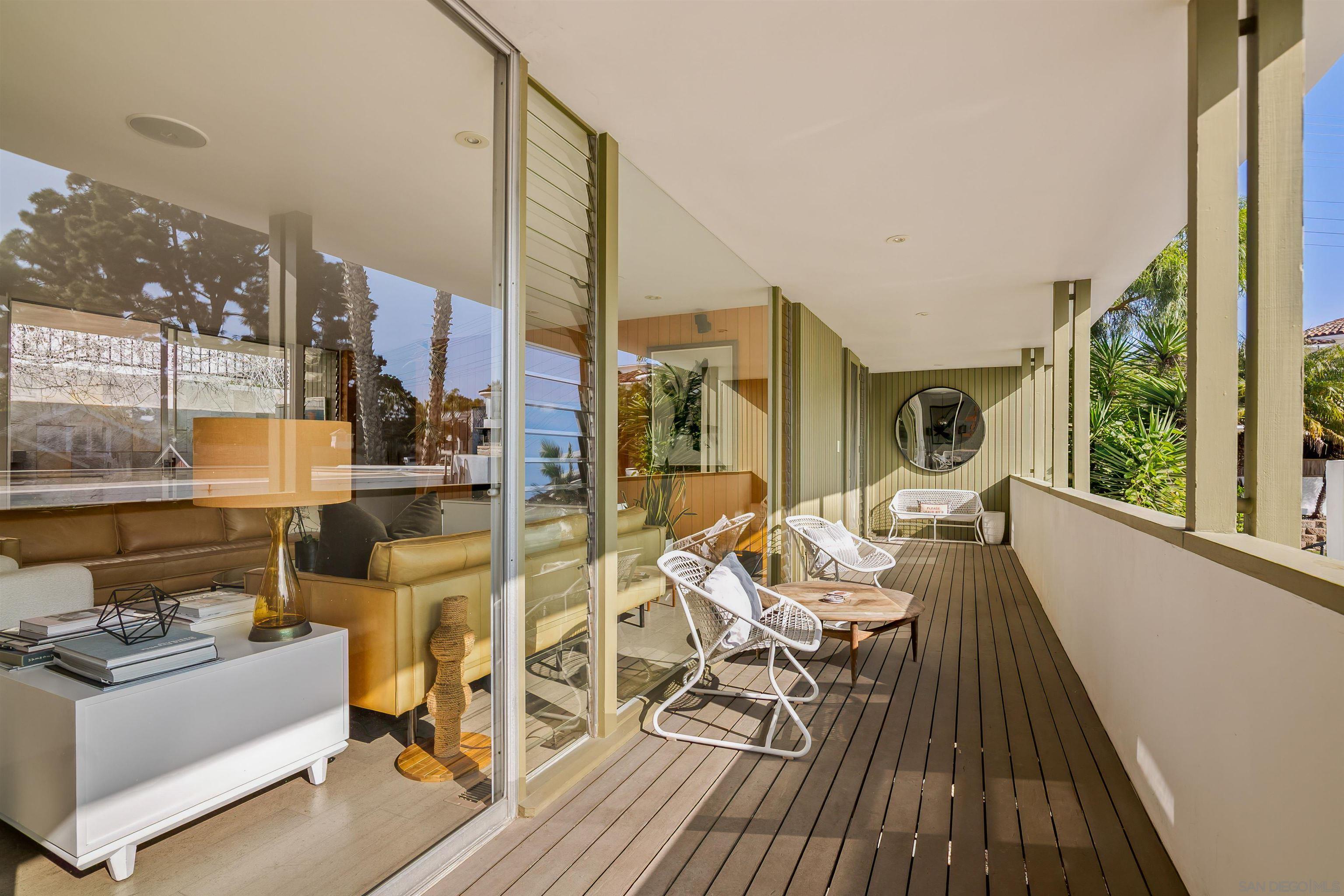 Detail Gallery Image 7 of 41 For 5622  Linda Rosa Ave, La Jolla,  CA 92037 - 3 Beds | 3 Baths