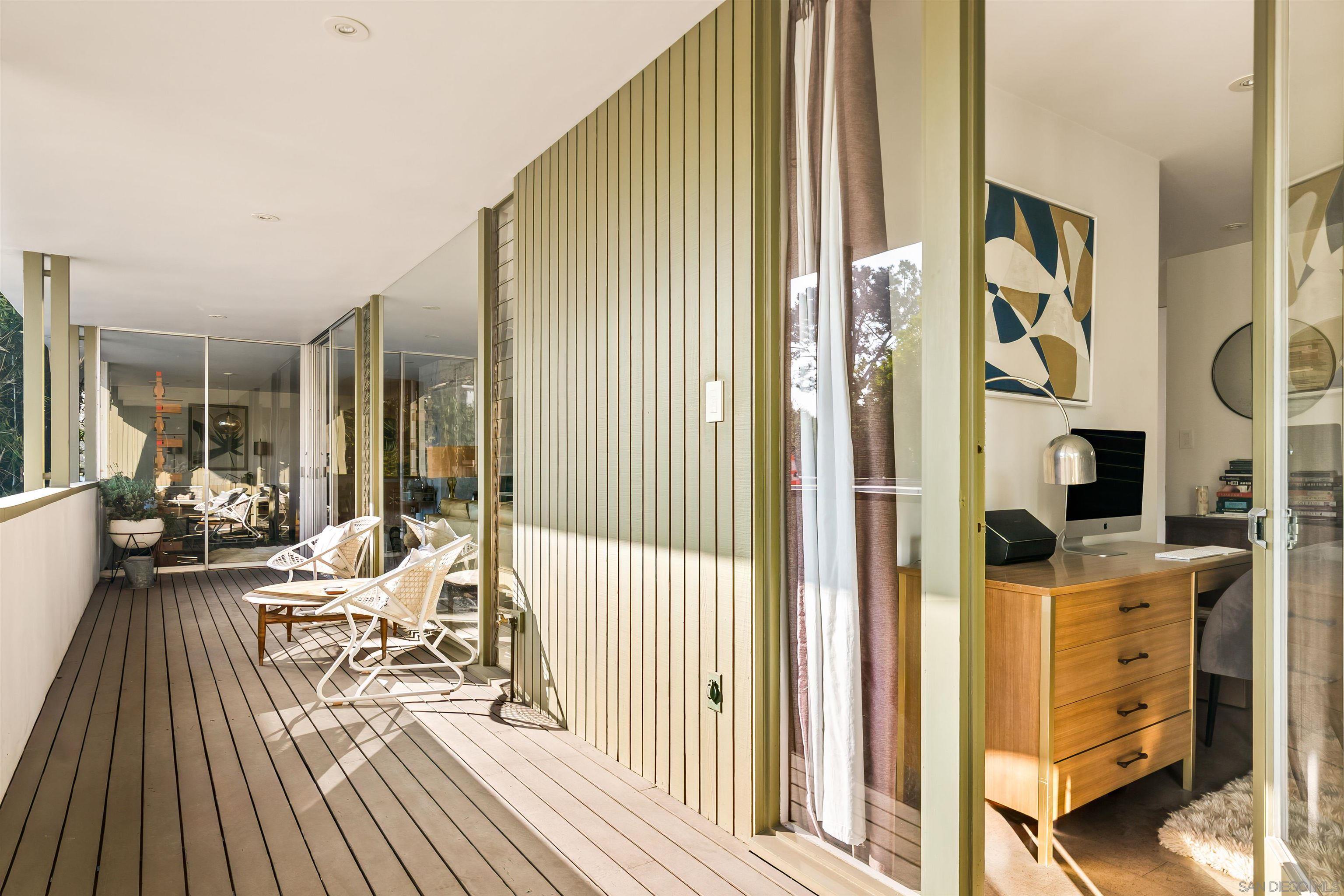 Detail Gallery Image 8 of 41 For 5622  Linda Rosa Ave, La Jolla,  CA 92037 - 3 Beds | 3 Baths