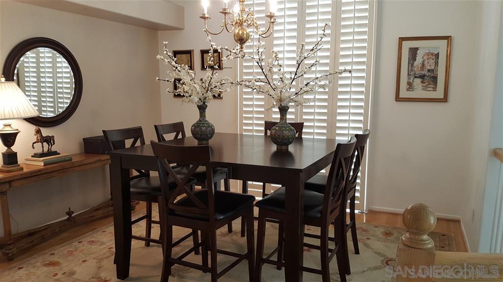 Detail Gallery Image 4 of 8 For 5157  Renaissance Ave.  a, San Diego,  CA 92122 - 3 Beds | 2/1 Baths