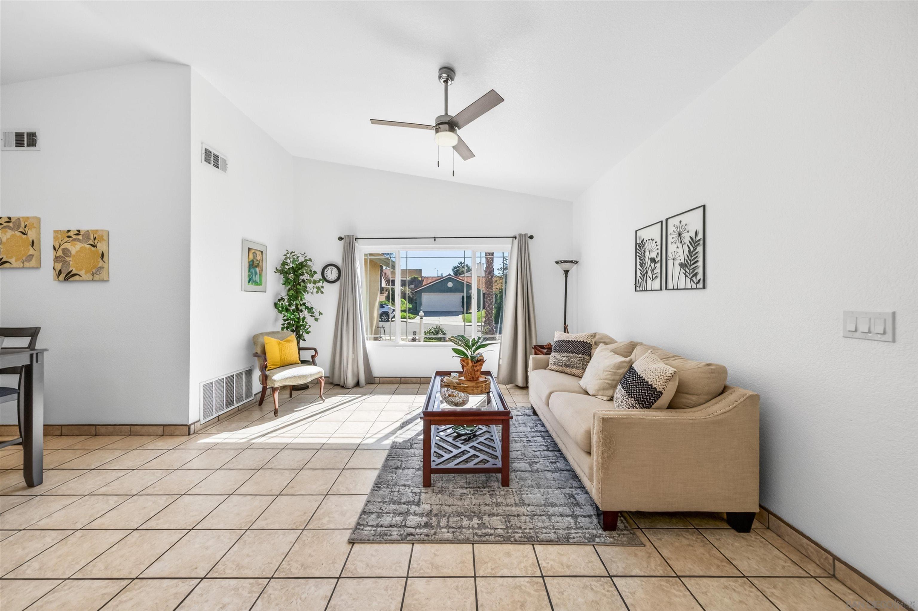 Detail Gallery Image 4 of 26 For 25428  Boxelder Dr, Murrieta,  CA 92563 - 3 Beds | 2 Baths