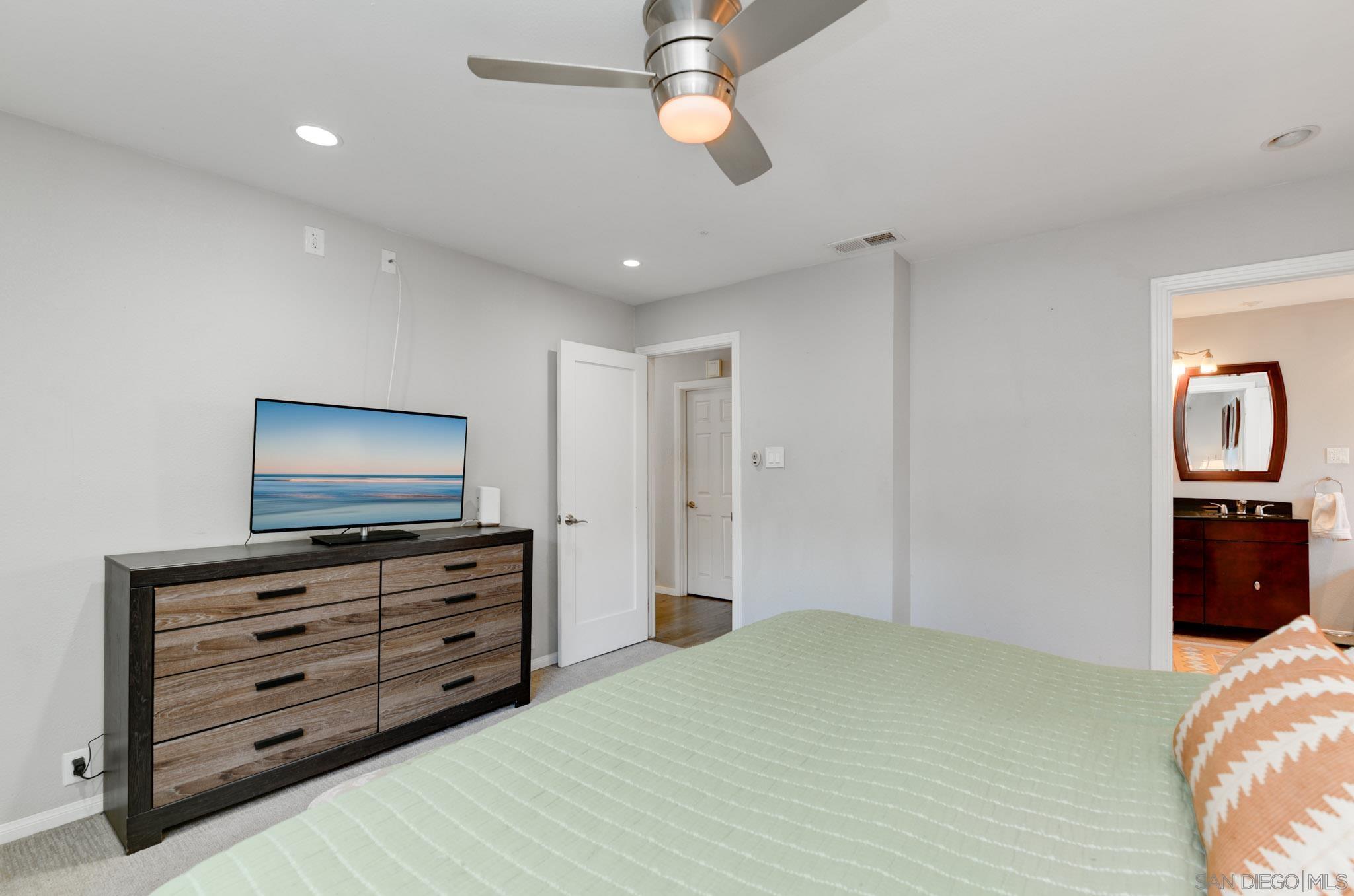 Detail Gallery Image 11 of 32 For 6150  Radio Dr, San Diego,  CA 92114 - 3 Beds | 3 Baths