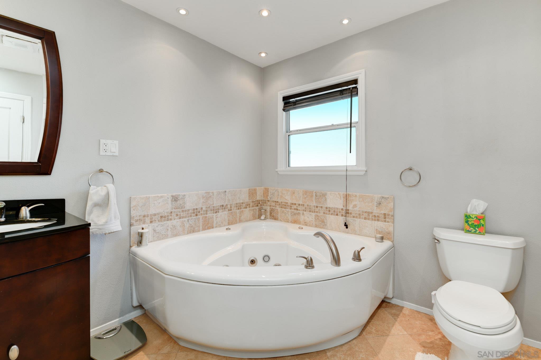 Detail Gallery Image 13 of 32 For 6150  Radio Dr, San Diego,  CA 92114 - 3 Beds | 3 Baths