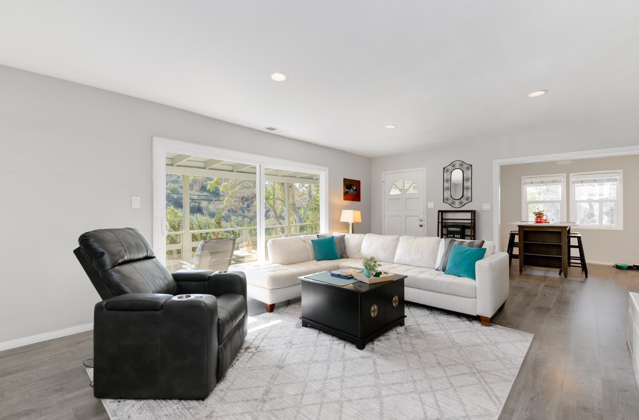 Detail Gallery Image 3 of 32 For 6150  Radio Dr, San Diego,  CA 92114 - 3 Beds | 3 Baths