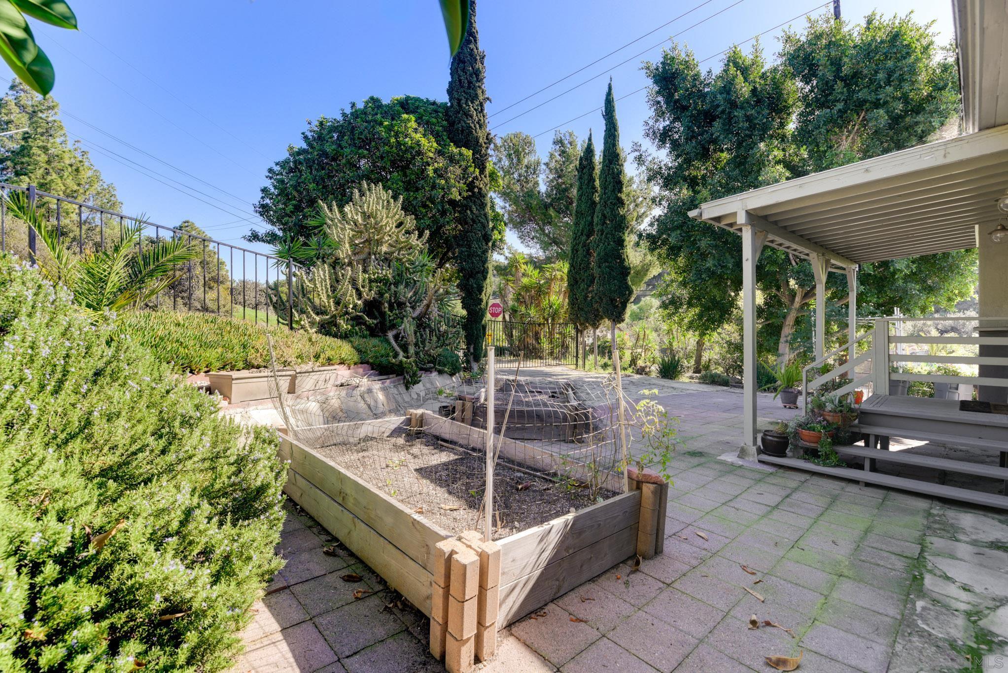 Detail Gallery Image 29 of 32 For 6150  Radio Dr, San Diego,  CA 92114 - 3 Beds | 3 Baths