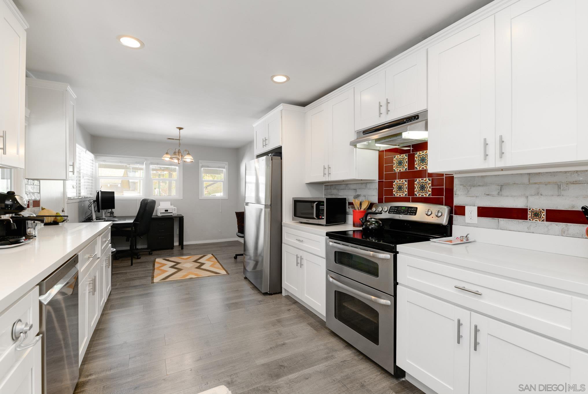 Detail Gallery Image 7 of 32 For 6150  Radio Dr, San Diego,  CA 92114 - 3 Beds | 3 Baths